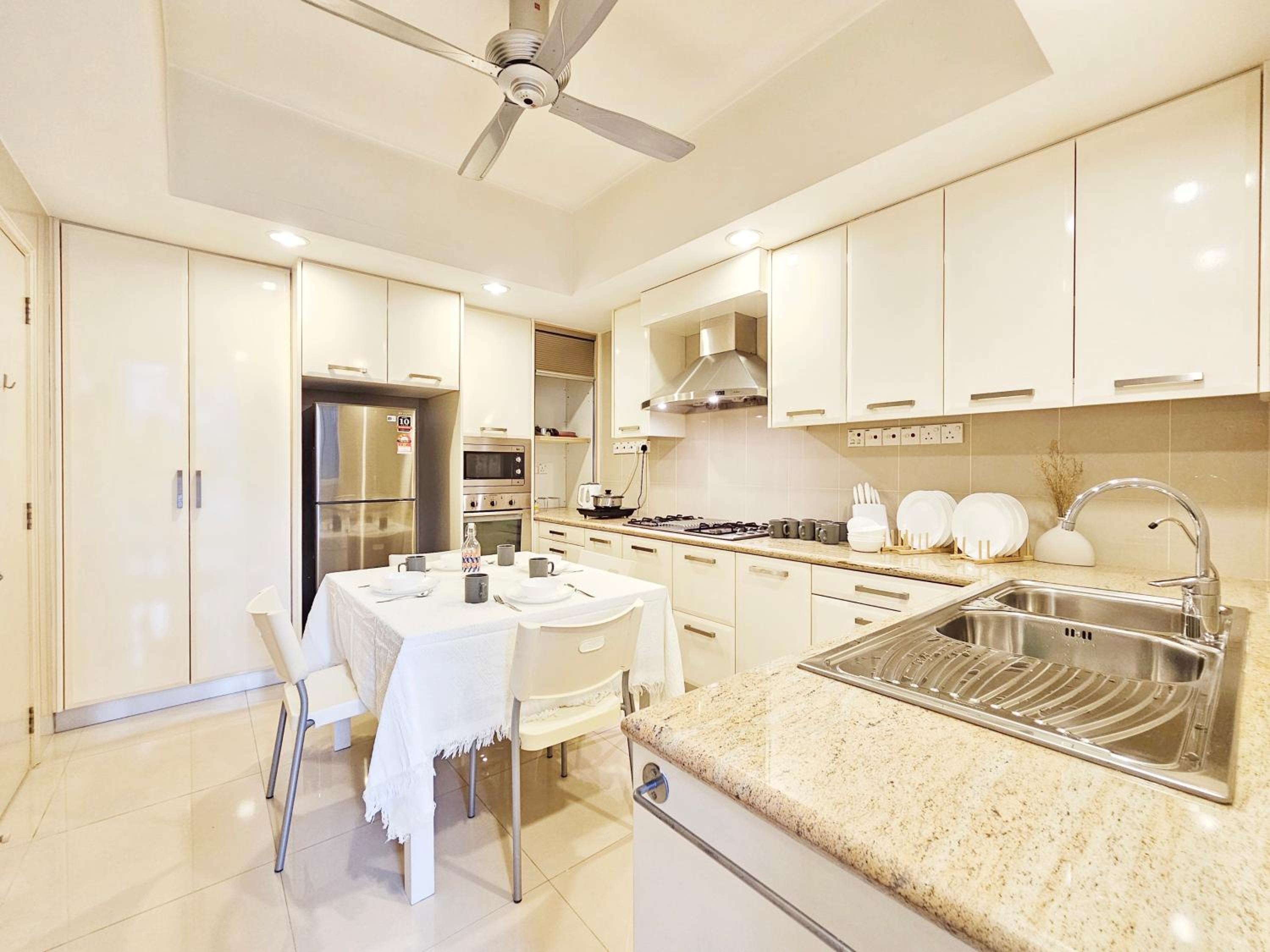 Fahrenheit Bukit Bintang Big Group 13Pax Family Suites