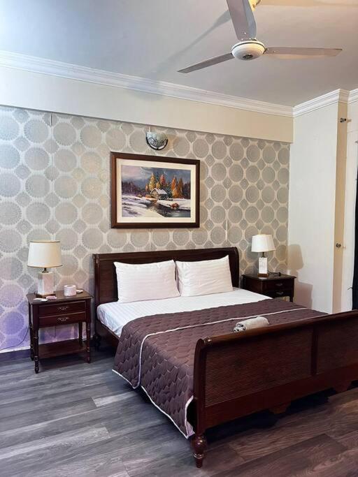 2Bed Luxury Apartment F11 Markaz view 4