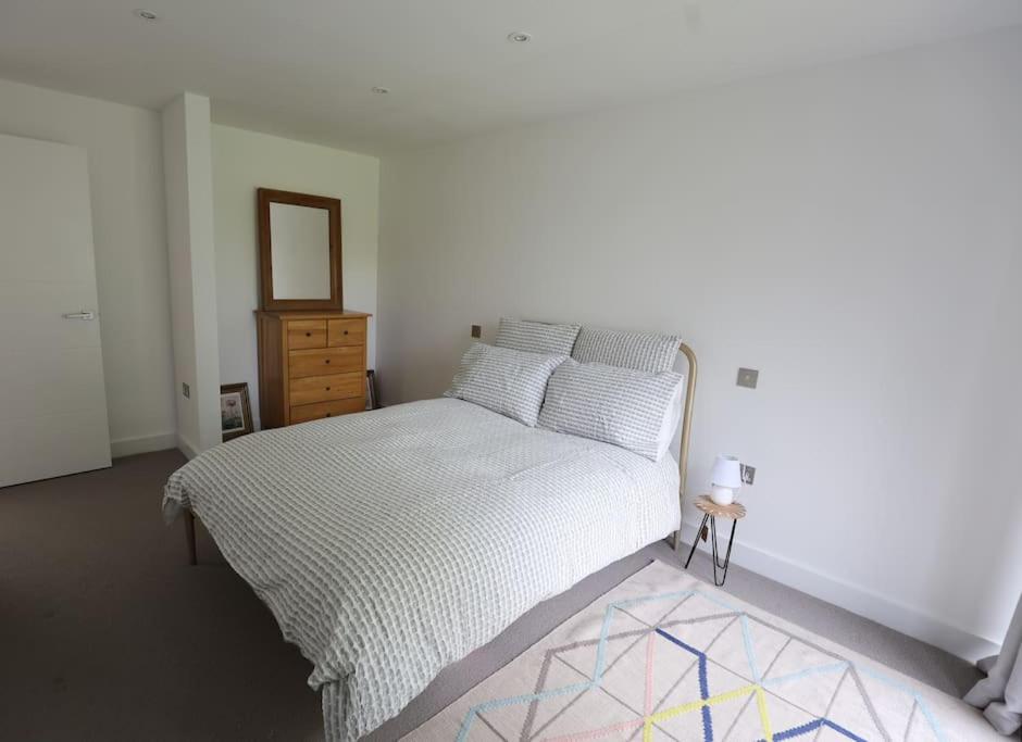 Glamorous 4 Bedroom Seaside Home