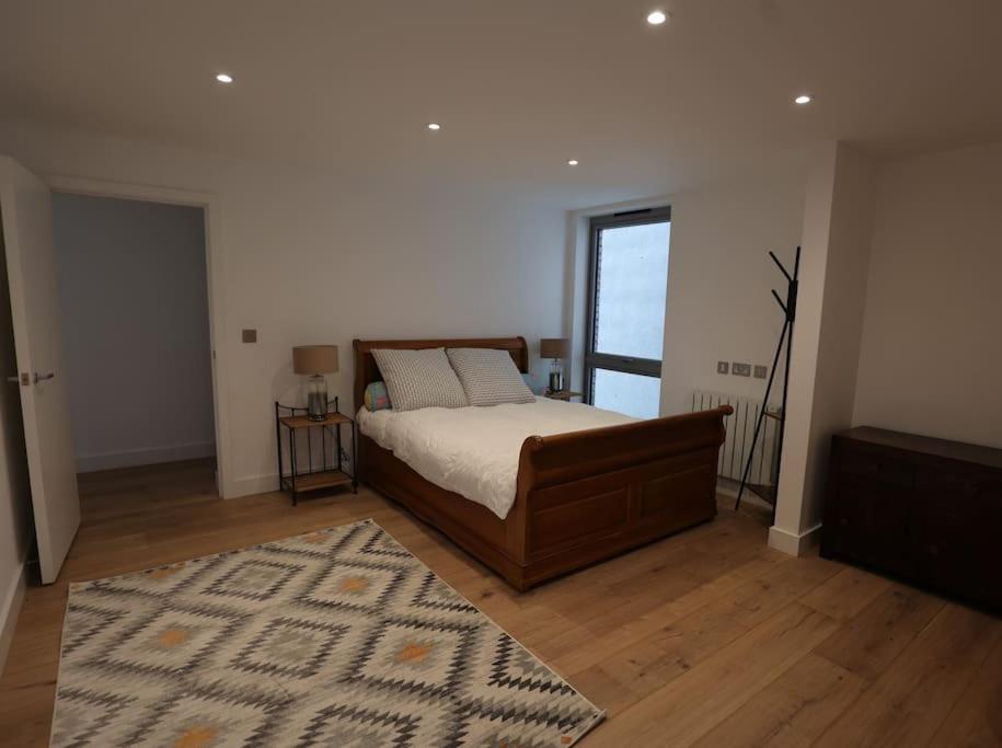 Glamorous 4 Bedroom Seaside Home
