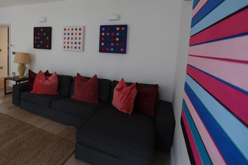 Glamorous 4 Bedroom Seaside Home