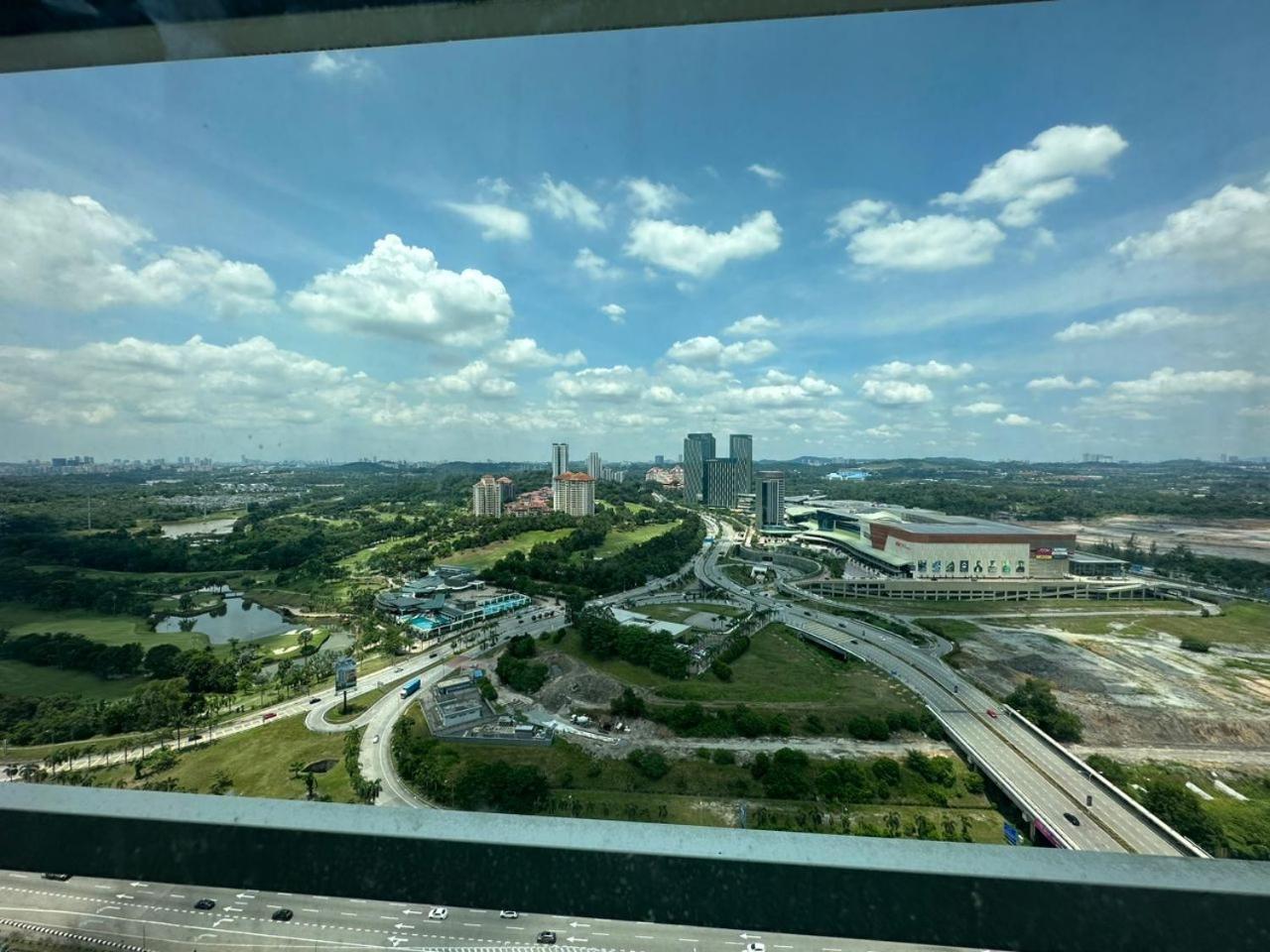 Conezion, Goft View, high floor, IOI Resort City,IOI City Mall Putrajaya photo 4