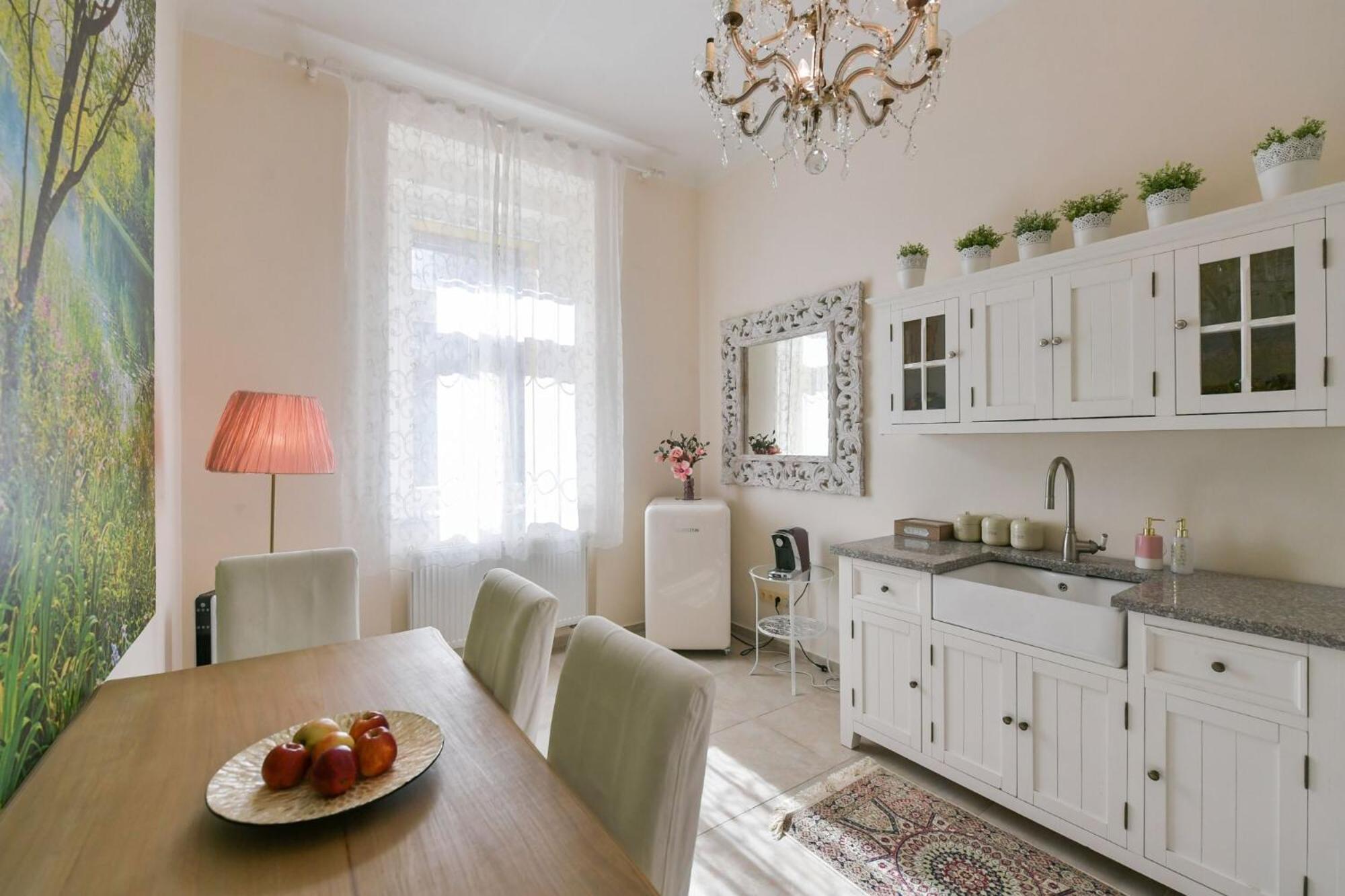 Amethyst apartment