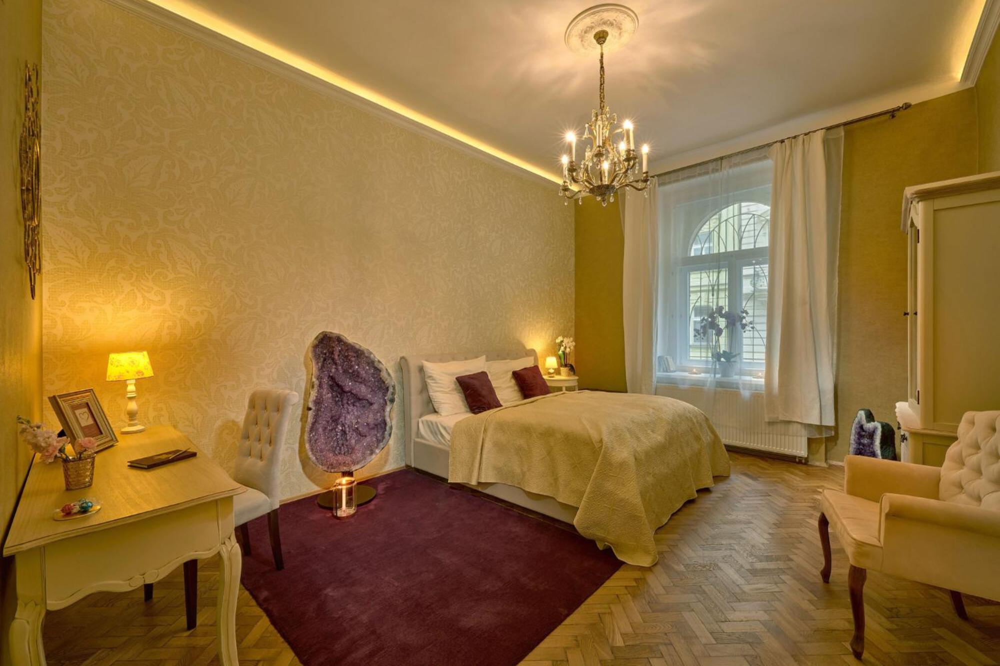 Amethyst apartment