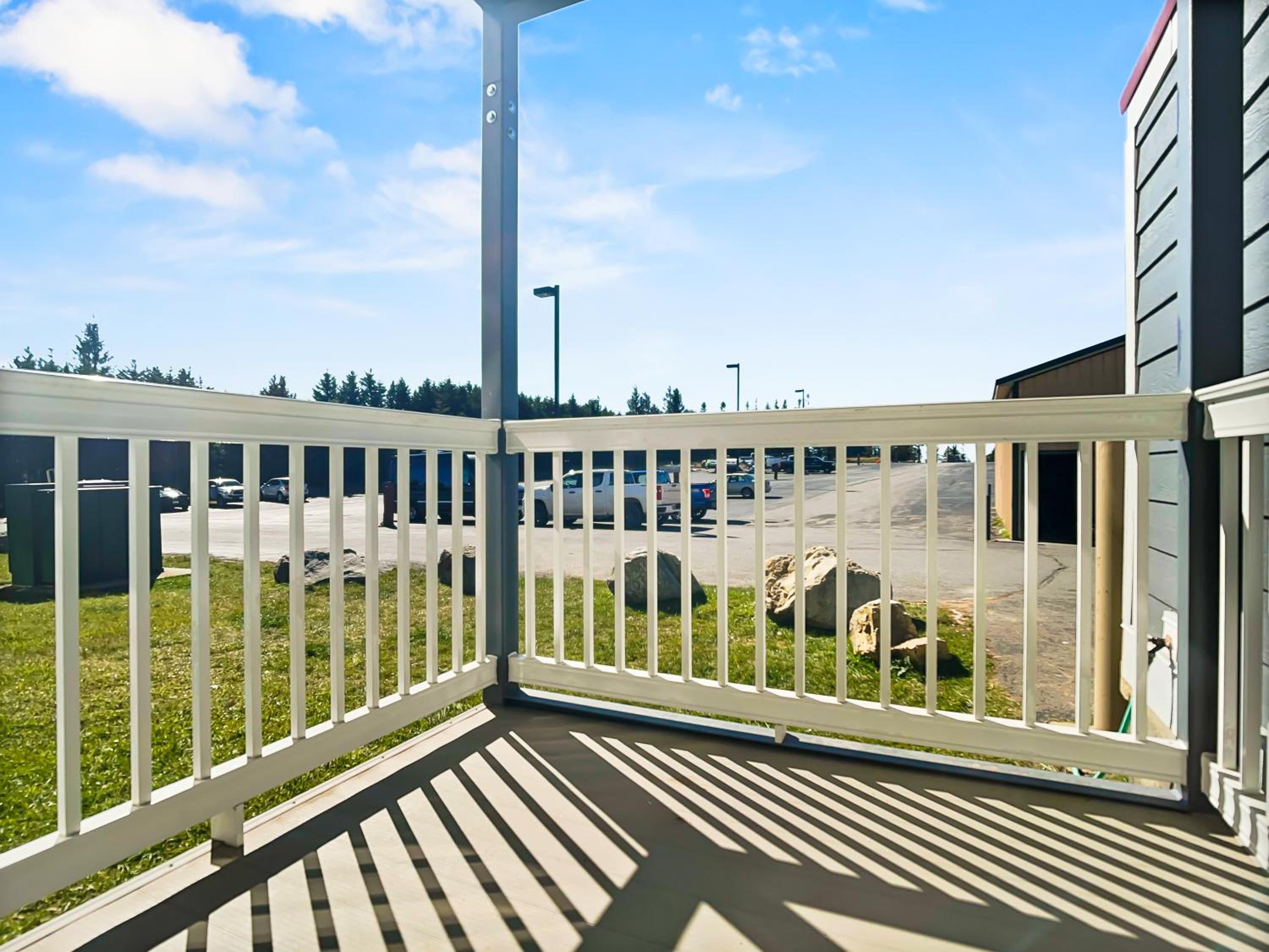 ML155 First Floor No Elevator Or Steps WiFi EZ Parking Slope Side view 4