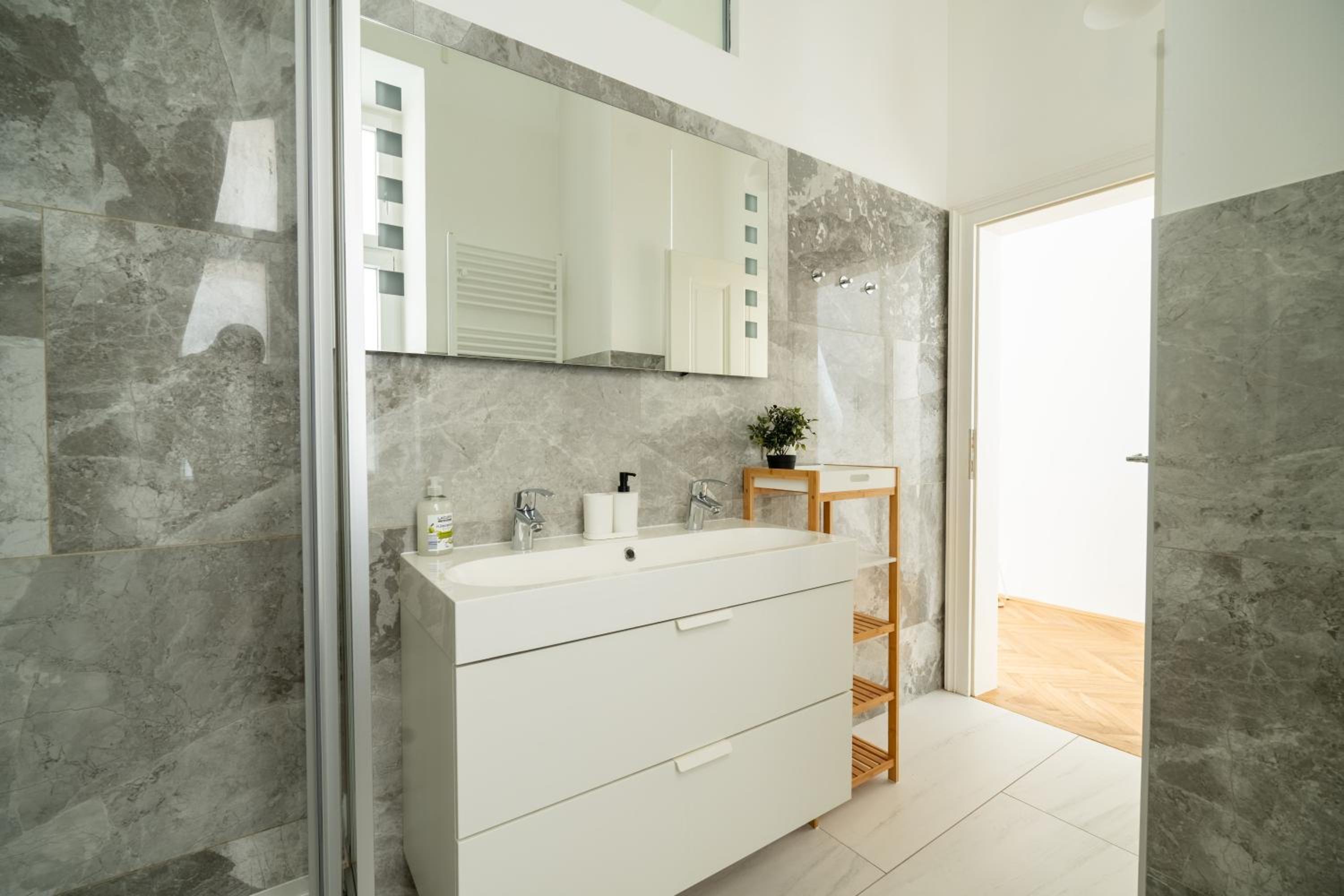 Franz-Josef City Apartment is Calling - by 4ty3 Apartments