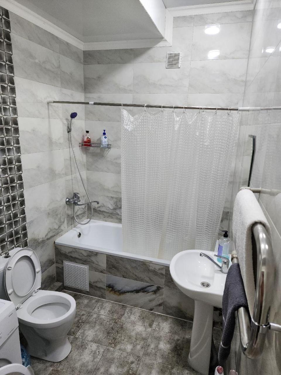 Apartment on Togolok Moldo 10 view 3