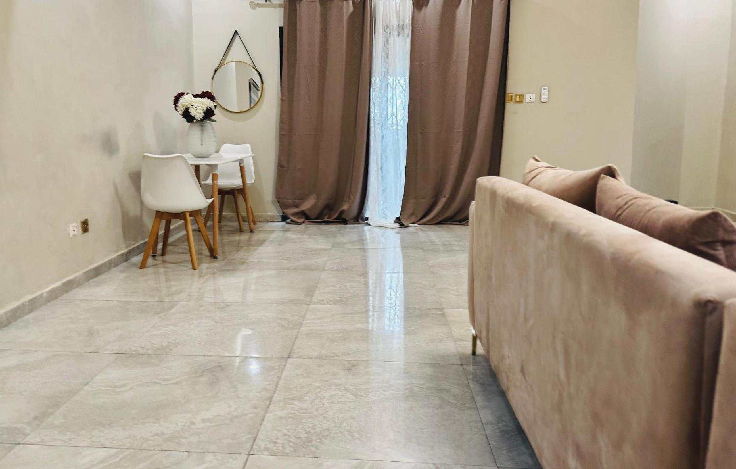 Appartement Terrasse Spacieux en Centre-Ville
