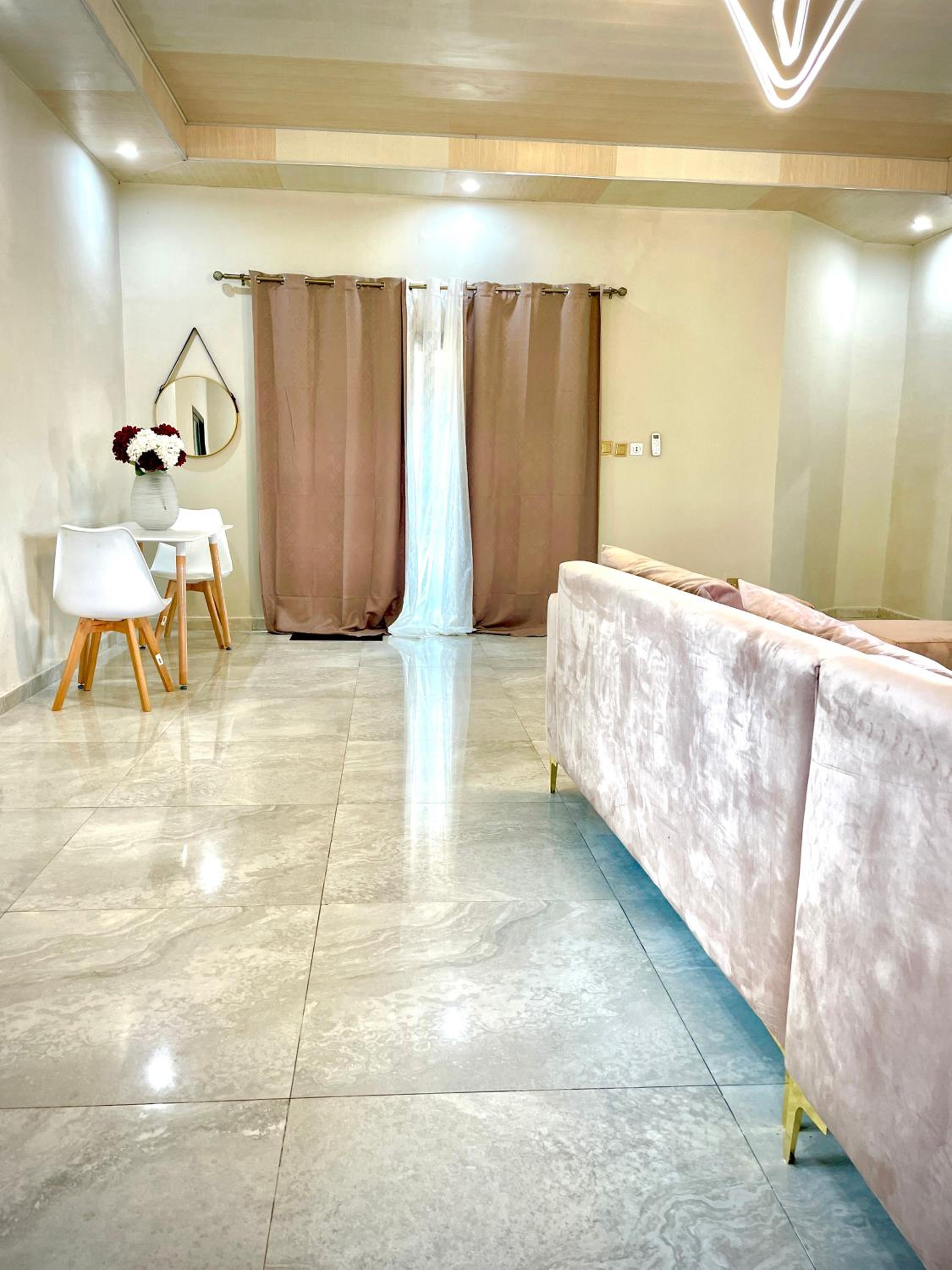 Appartement Terrasse Spacieux en Centre-Ville