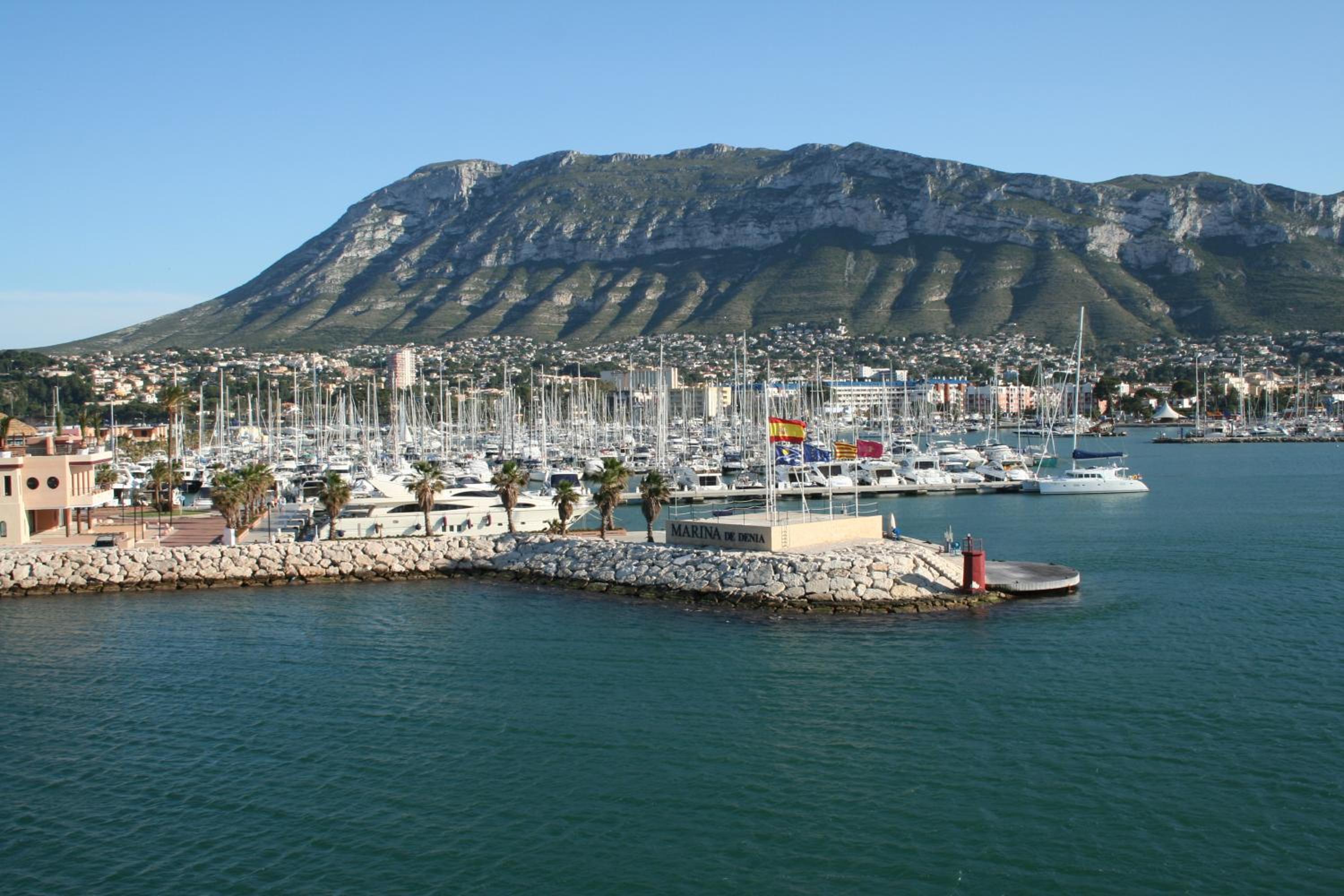 La Riviera bajo esquina- Serviden