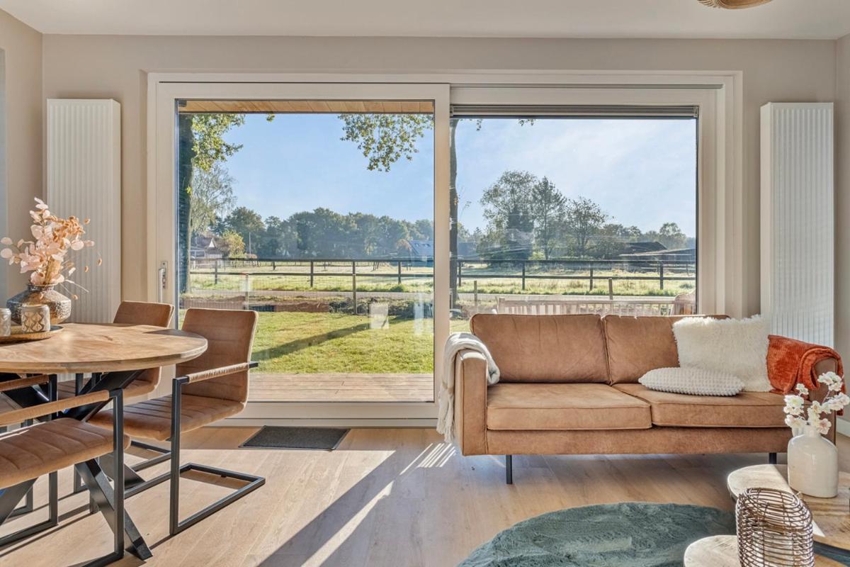 Lodge de Vos - Luxe Lodge op de Veluwe met vrij uitzicht & omheinde tuin view 3