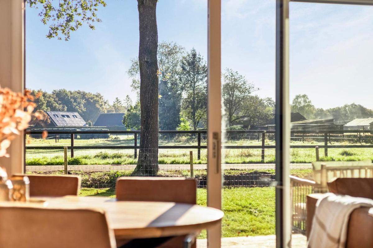 Lodge de Vos - Luxe Lodge op de Veluwe met vrij uitzicht & omheinde tuin view 4