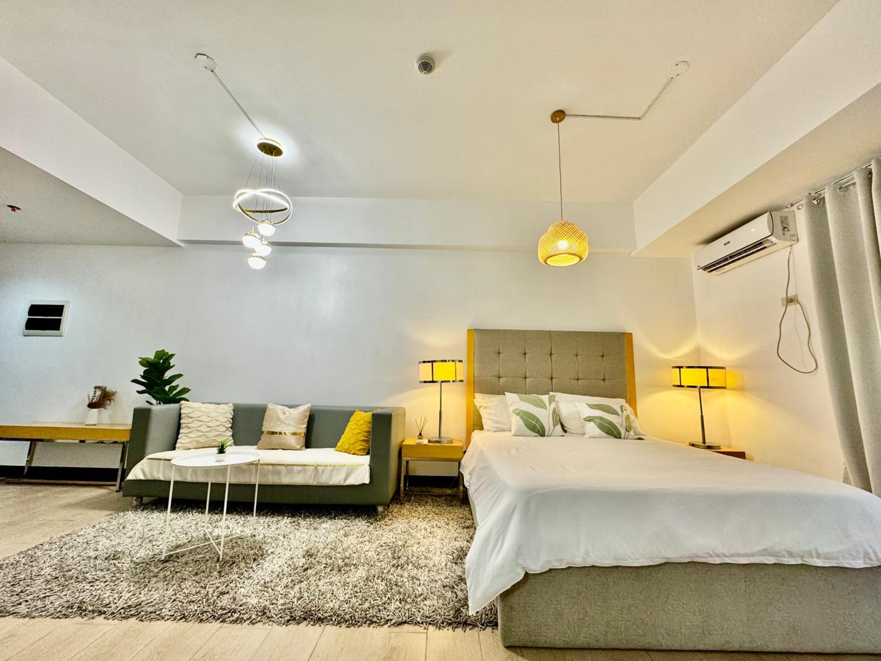 Cozy home Near NAIA & BGC view 5