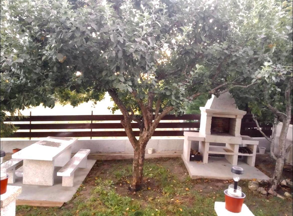 Casa nueva con jardín y wifi en Ribeira Sacra view 2