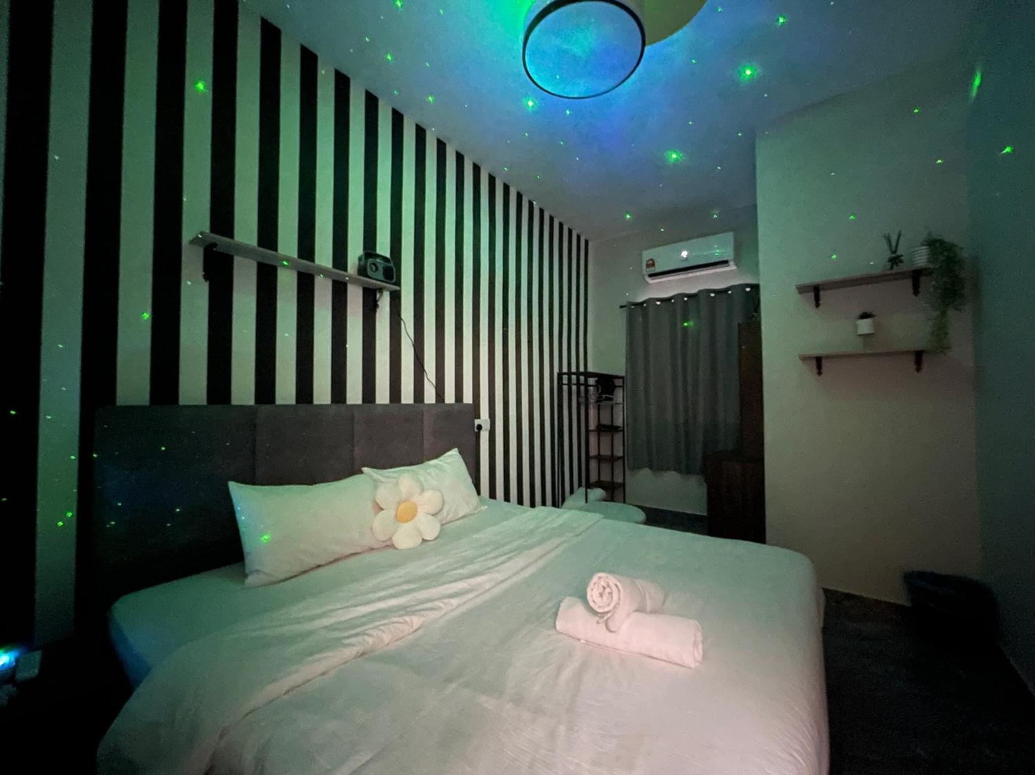 R8 Hotel-style Room With Projector #1min Walk to Ksl City Mall
