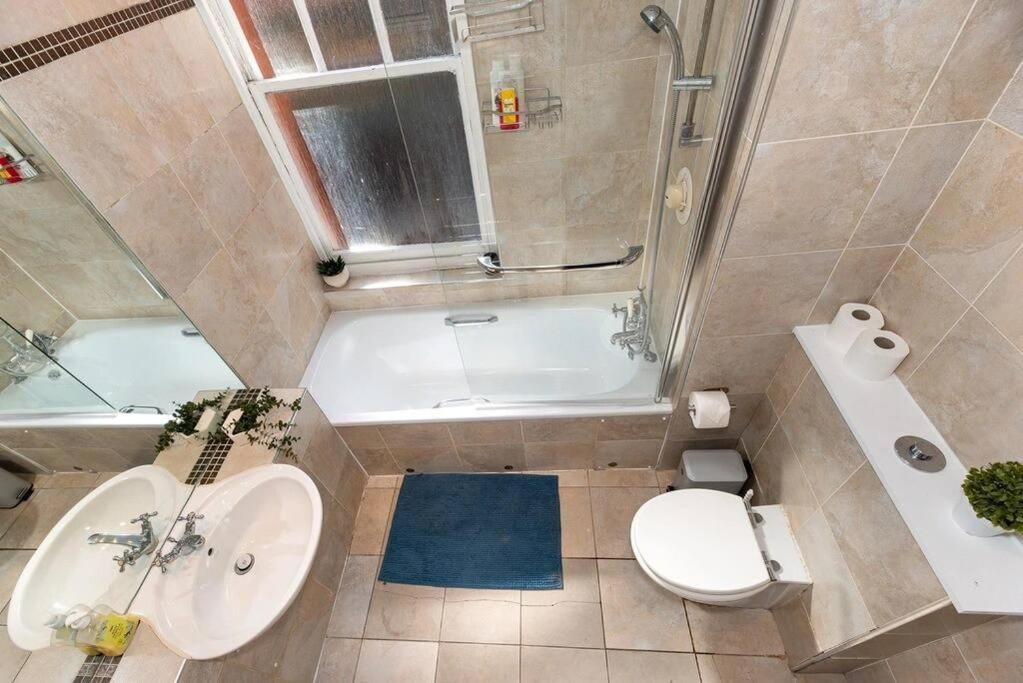 Discover London Central 2 Bedroom in Kensington