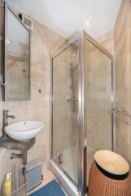 Discover London Central 2 Bedroom in Kensington