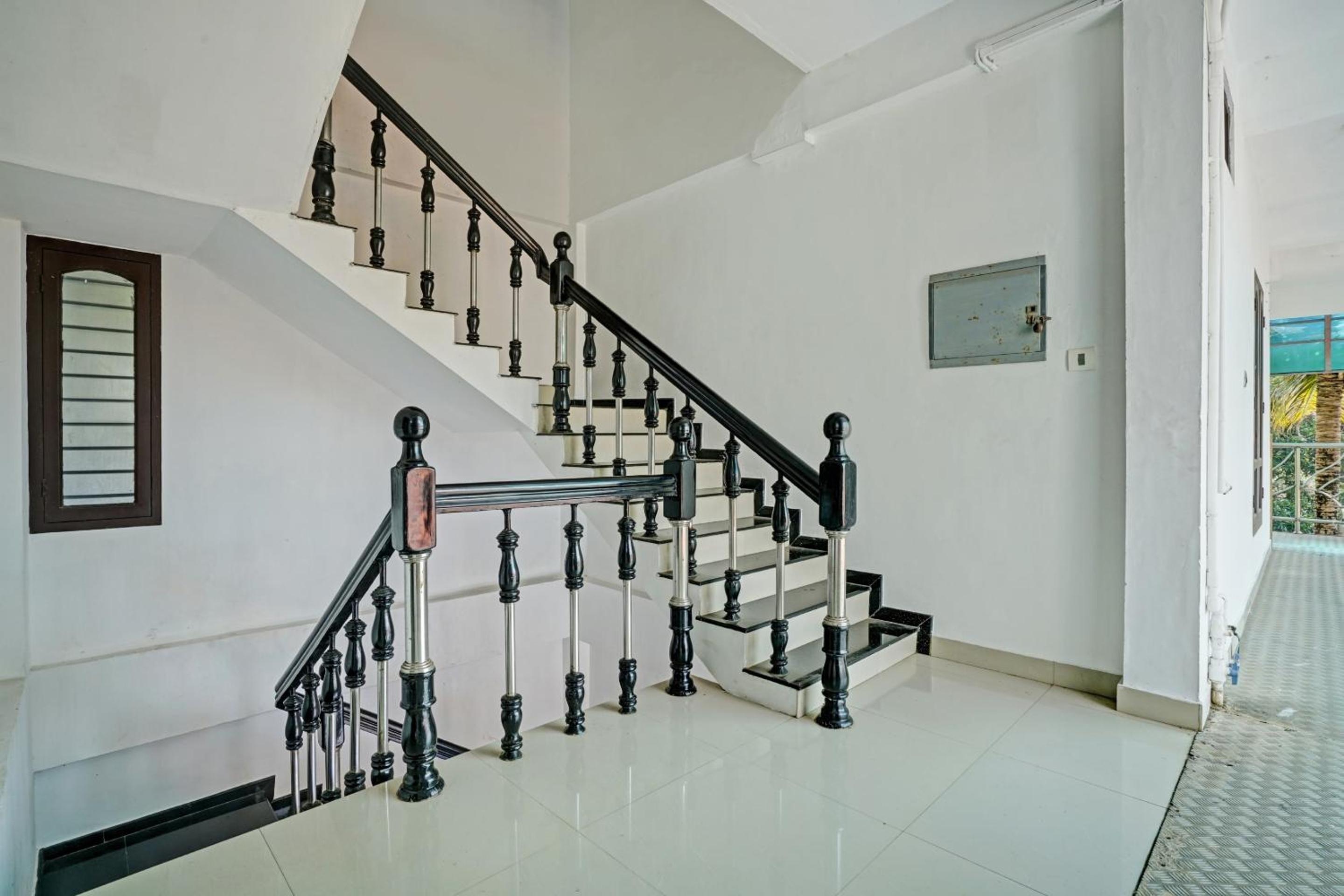 SPOT ON Vinodam Residency view 3