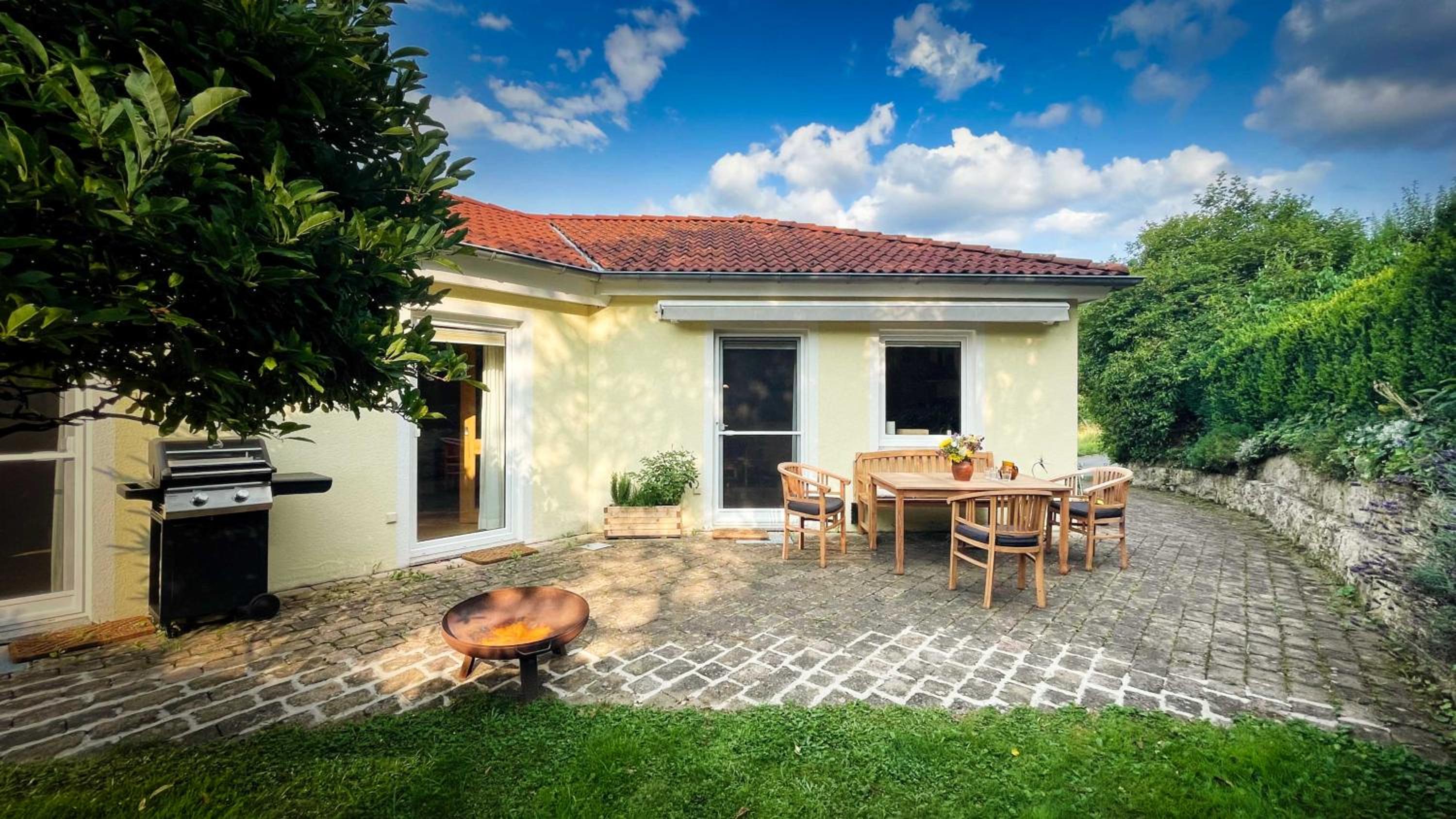 Casa-Philipp, mediterrane, lichtdurchflutete, stilvolle Ruhe-Oase, ebenerdig, mit Garten, Terrasse, Grill und Sauna im Naturparadies Fränkische Schweiz