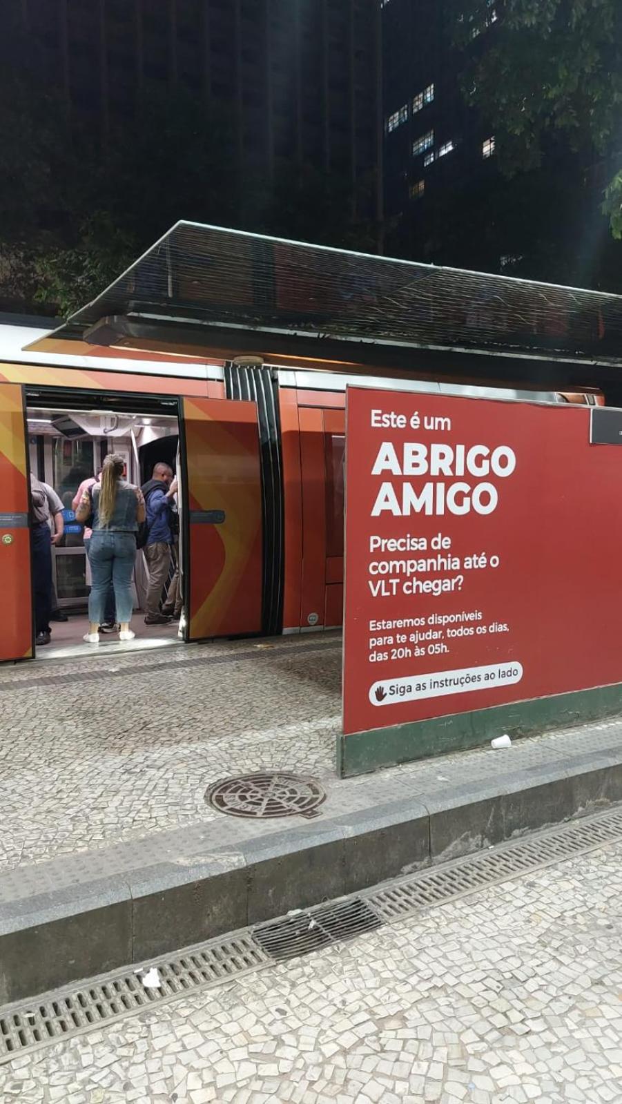 Studio Premium no Centro em frente ao Metrô e VLT
