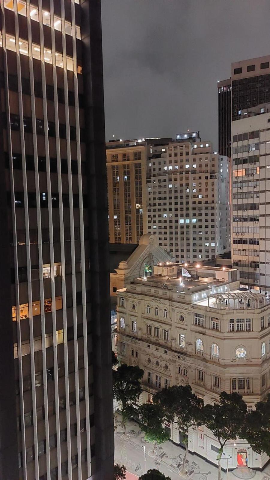 Studio Premium no Centro em frente ao Metrô e VLT