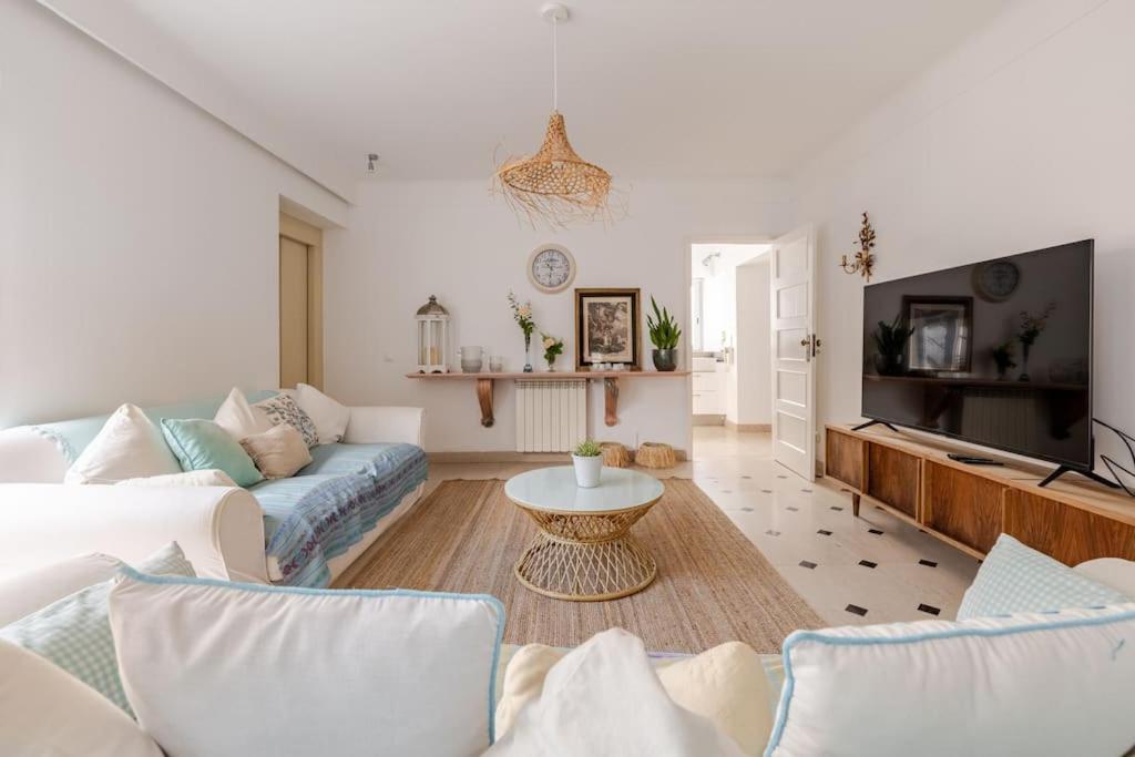 Lx Villa -10m to downtown up to14 ppl,heatable pool and lift view 5