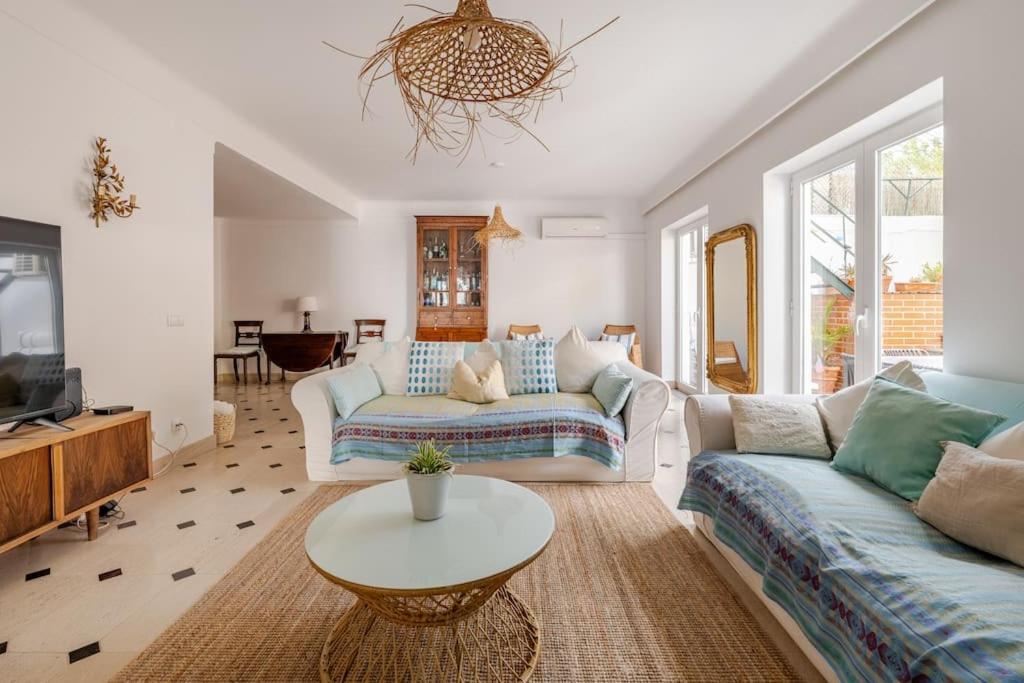 Lx Villa -10m to downtown up to14 ppl,heatable pool and lift view 4