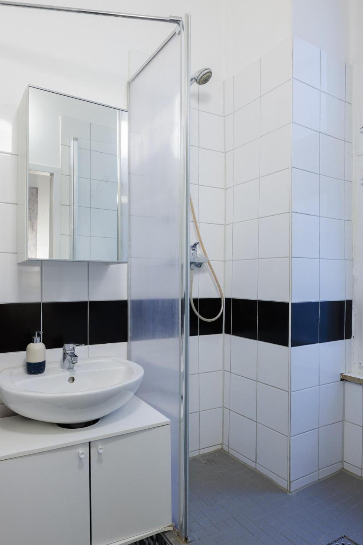 Artsy Apartment in Friedrichshain photo 4