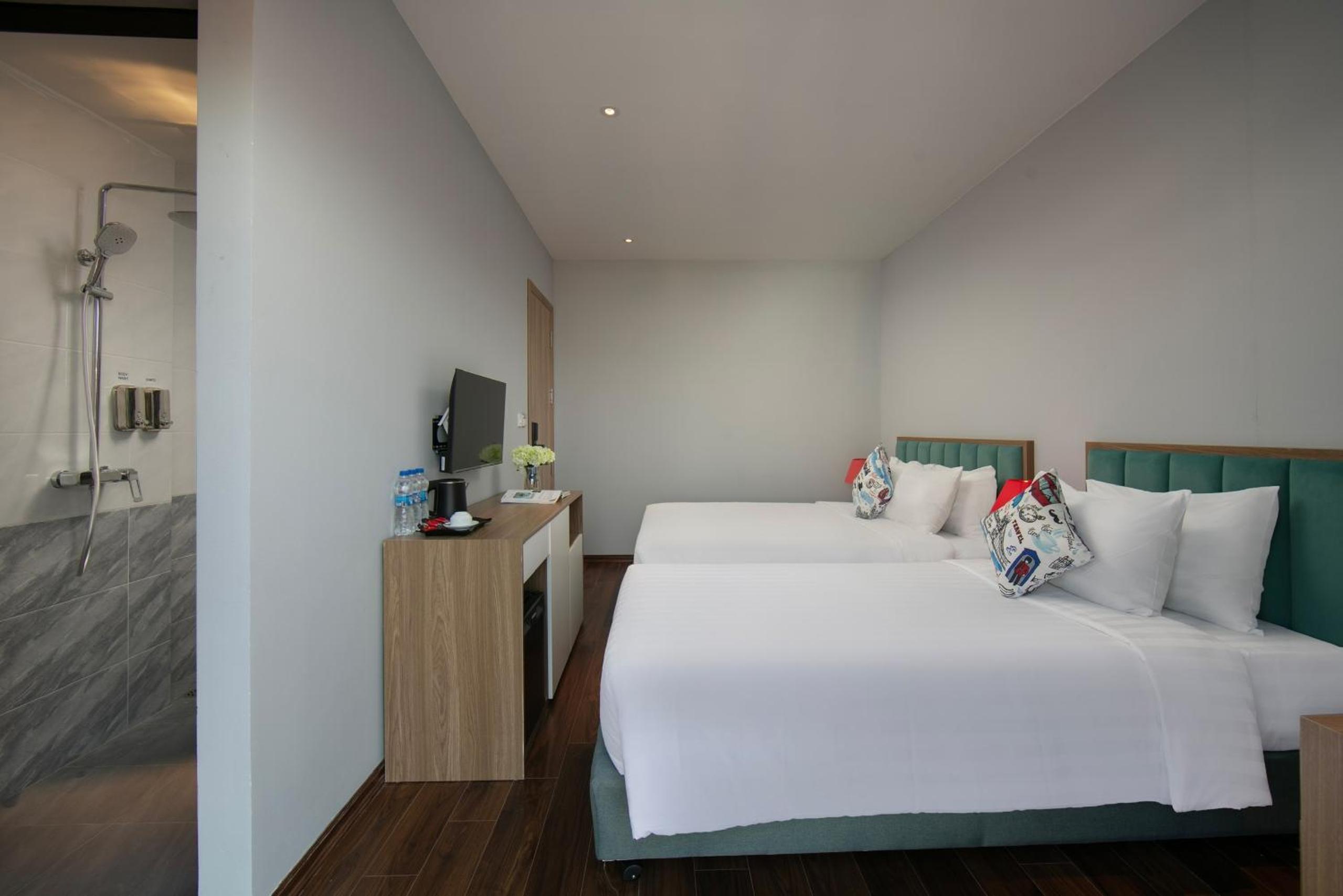 Lakeview Backpackers Hostel & Rooftop Bar