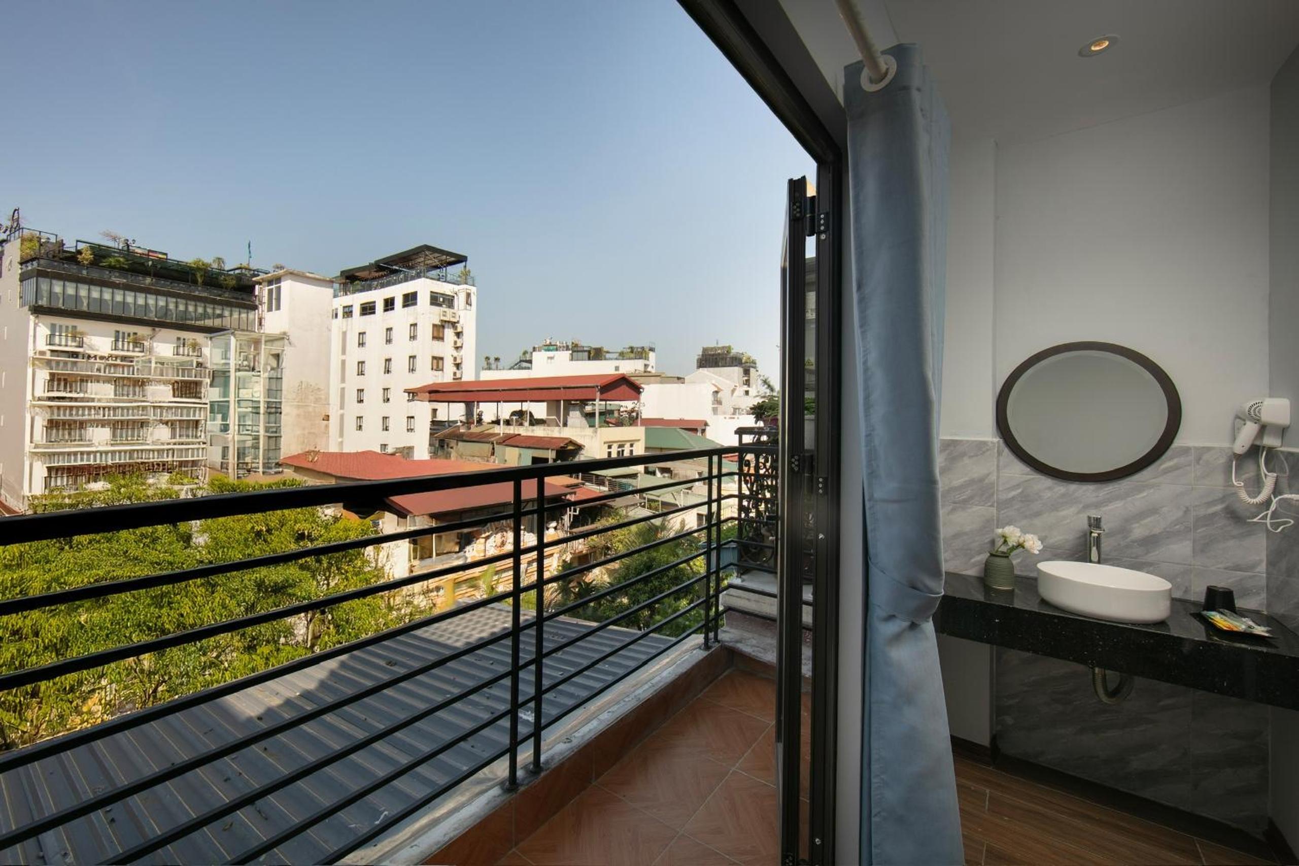 Lakeview Backpackers Hostel & Rooftop Bar