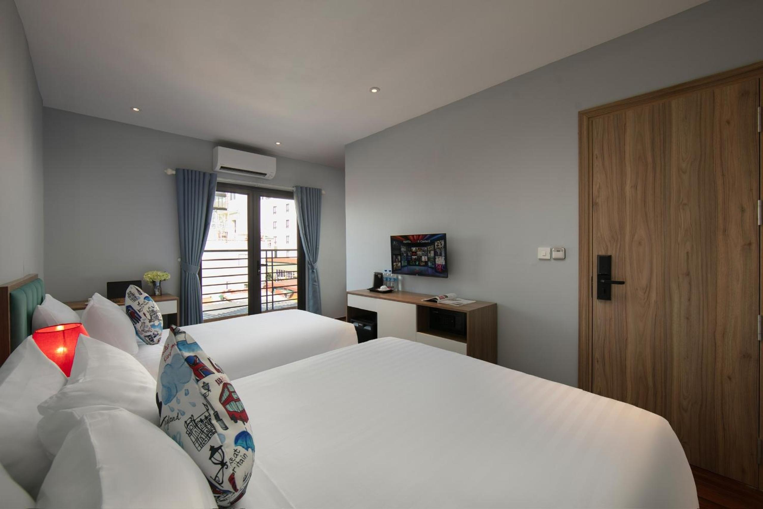 Lakeview Backpackers Hostel & Rooftop Bar