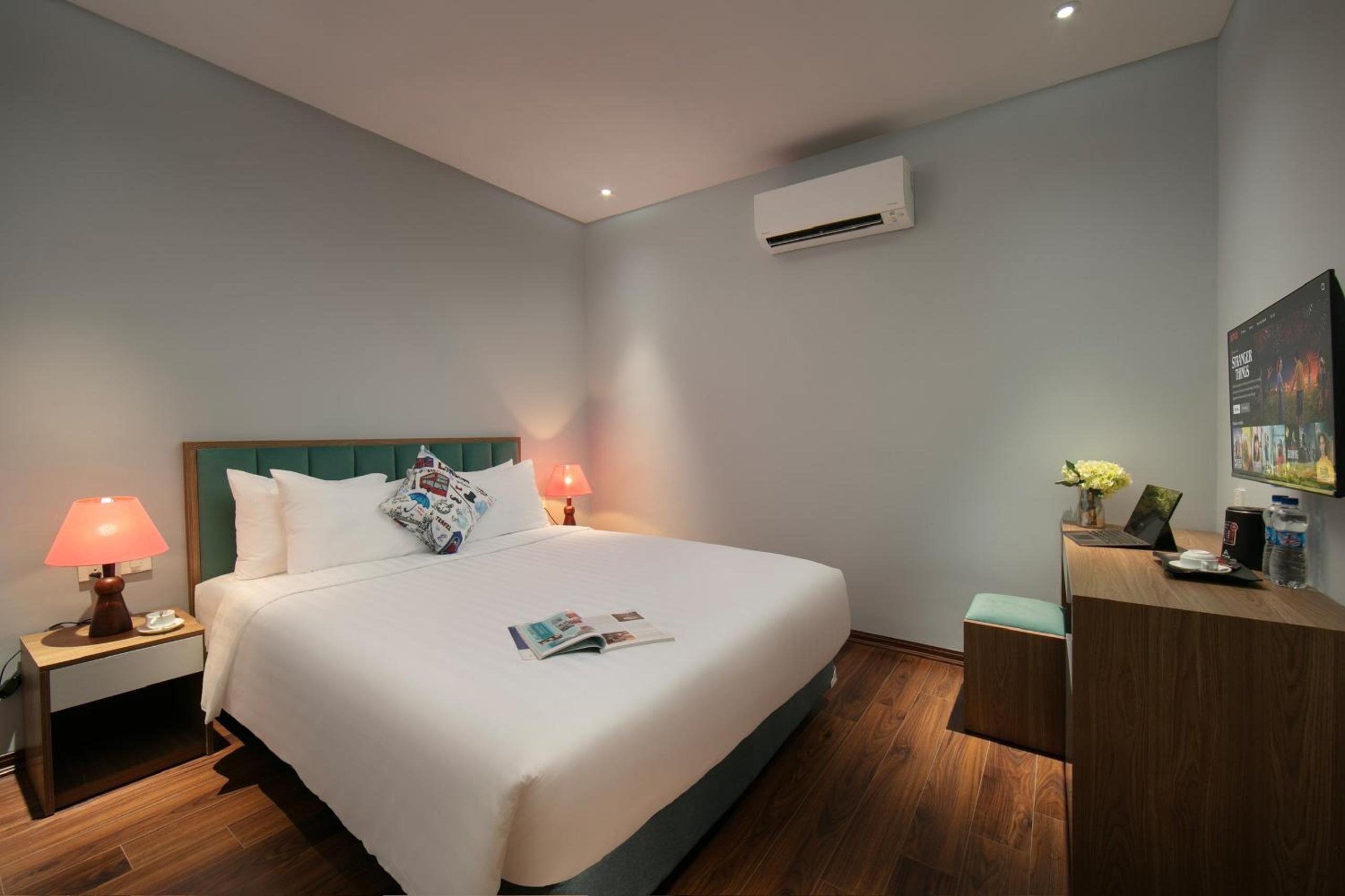 Lakeview Backpackers Hostel & Rooftop Bar