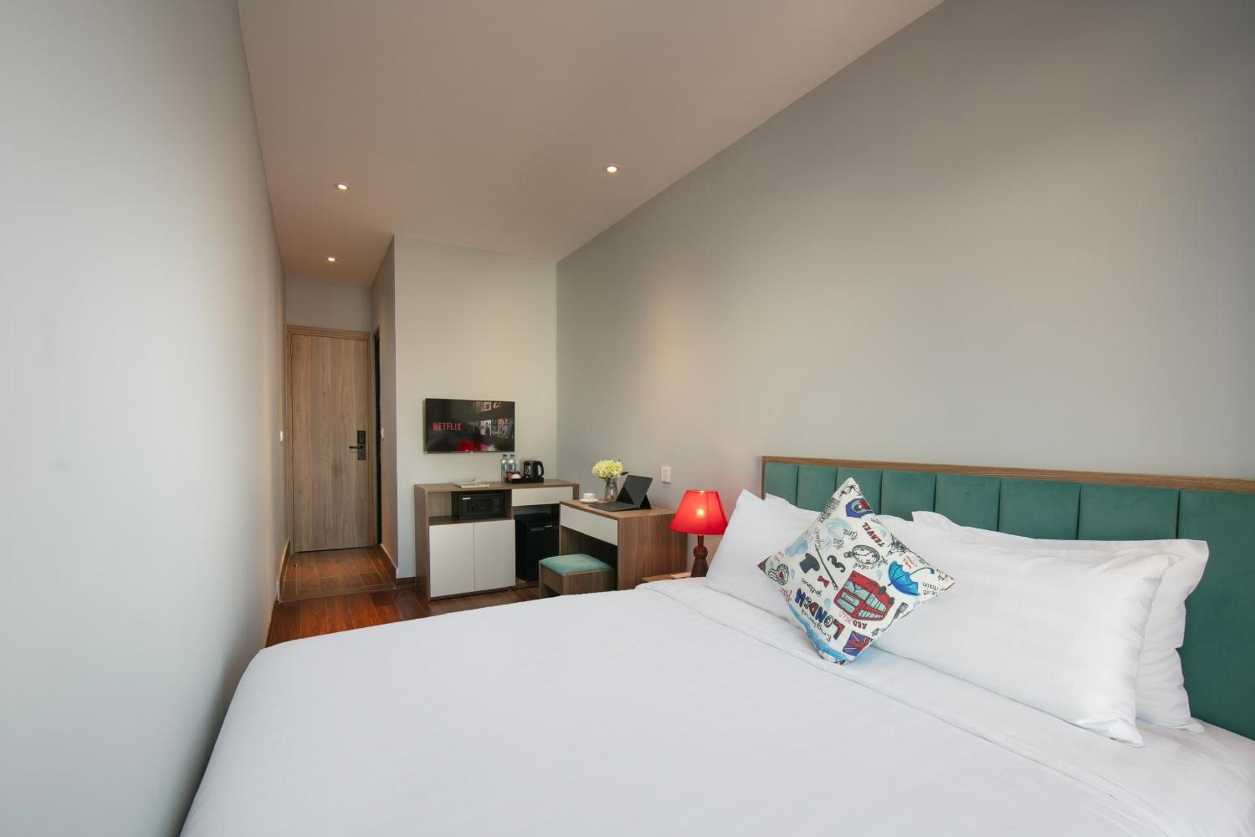 Lakeview Backpackers Hostel & Rooftop Bar