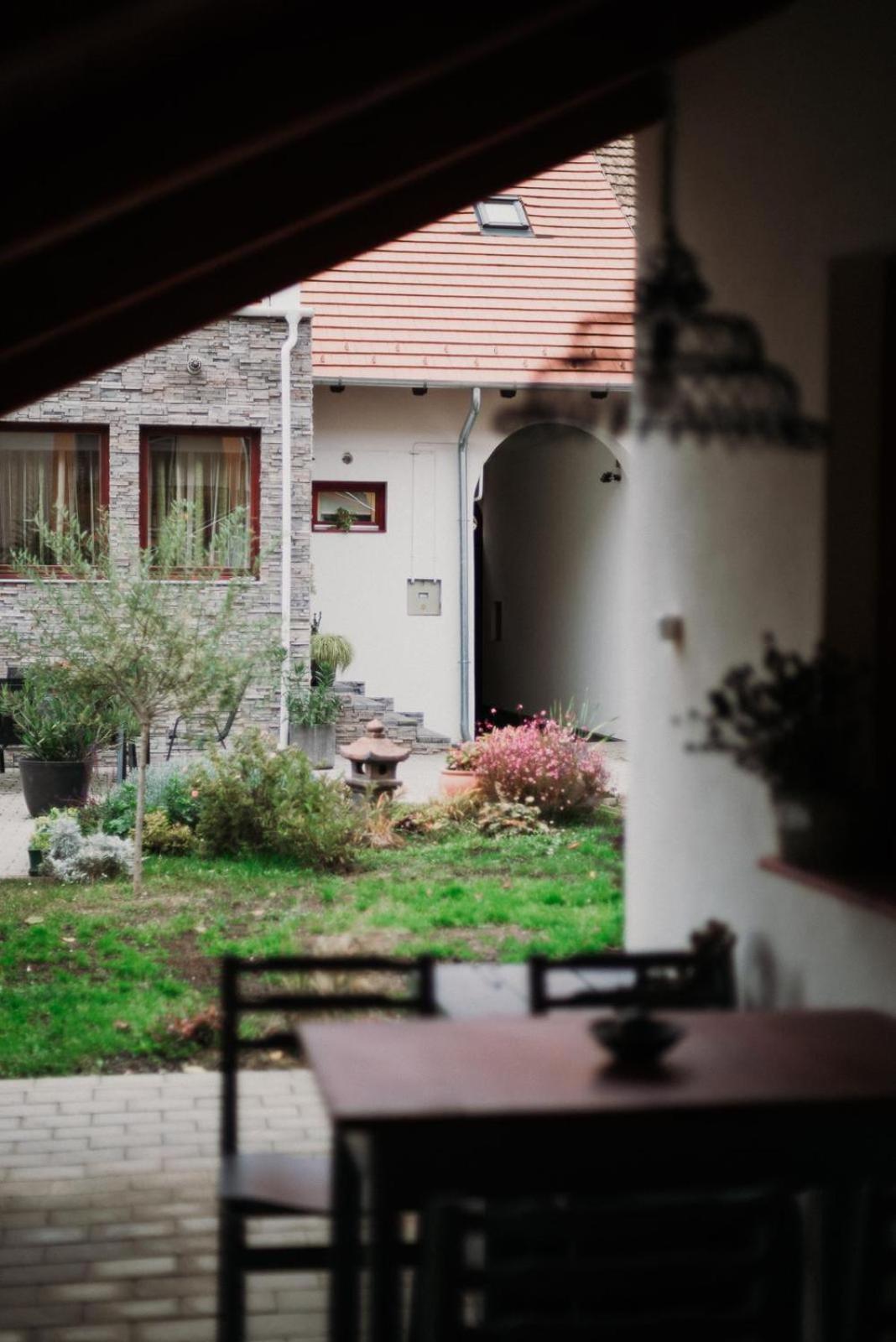 Apponyi Guesthouse 49 view 3