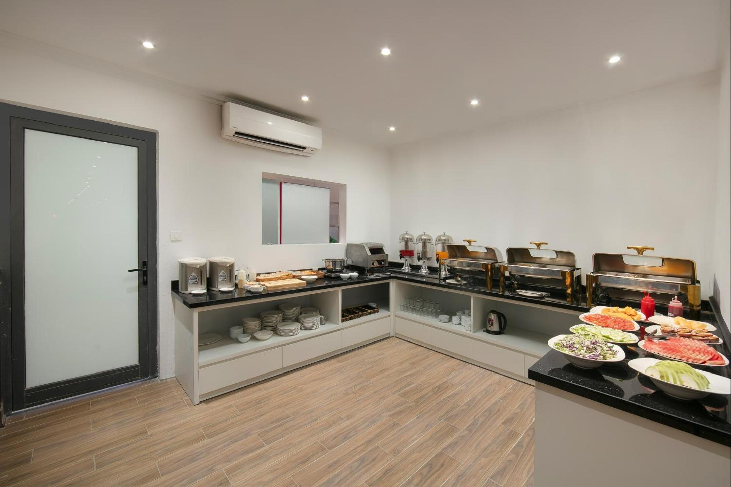 Lakeview Backpackers Hostel & Rooftop Bar