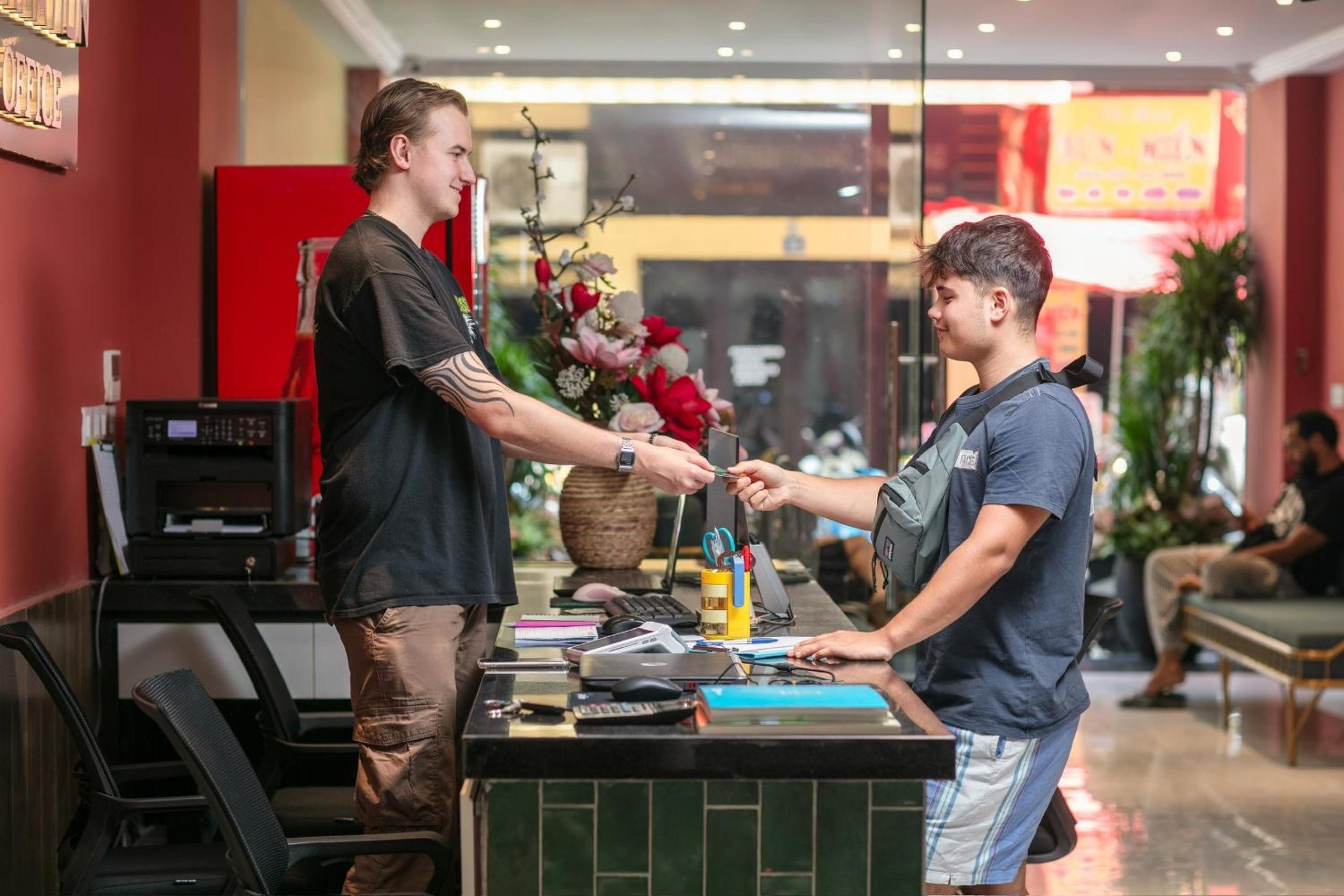 Lakeview Backpackers Hostel & Rooftop Bar