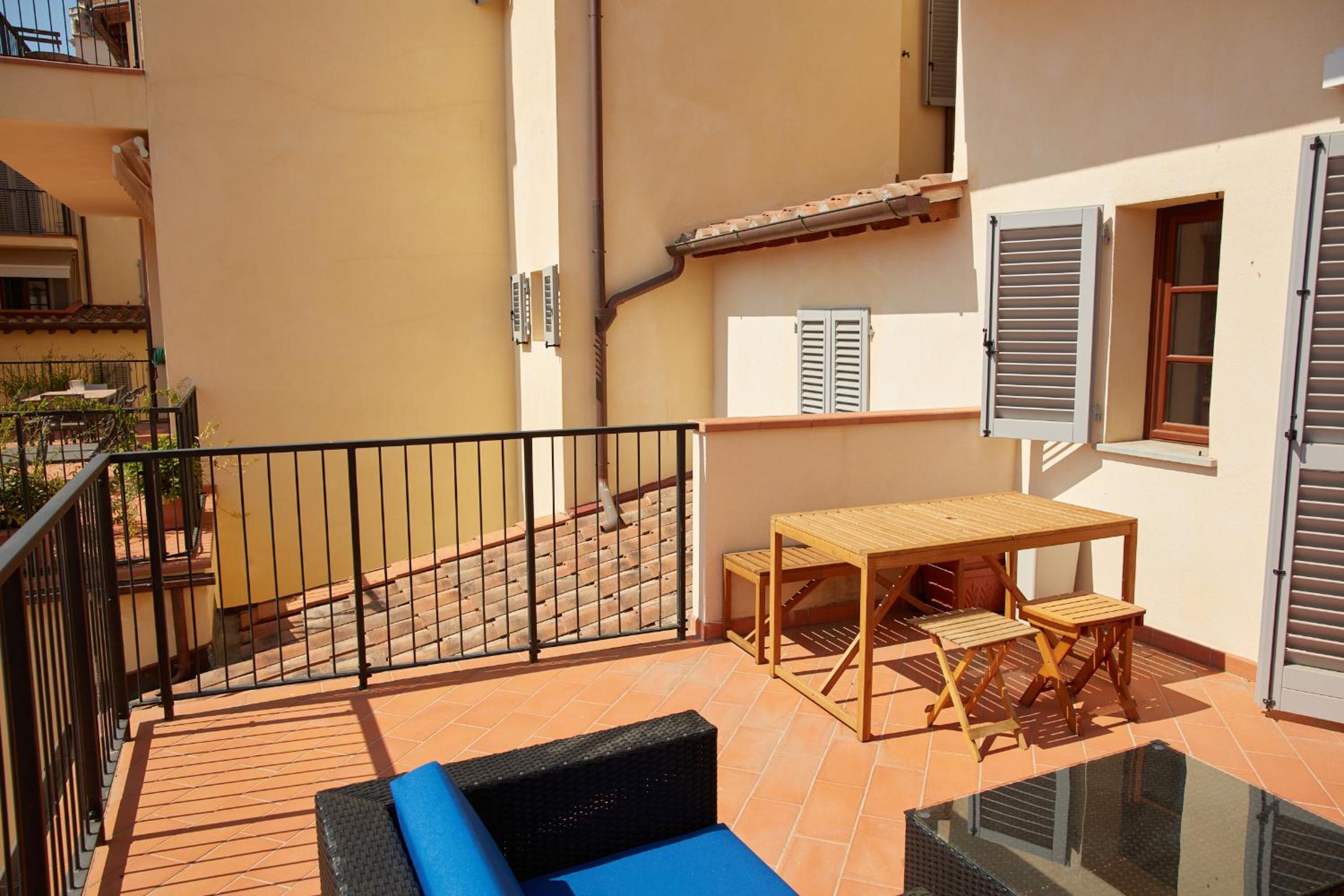 SERVI Elegant apartment with TERRACE