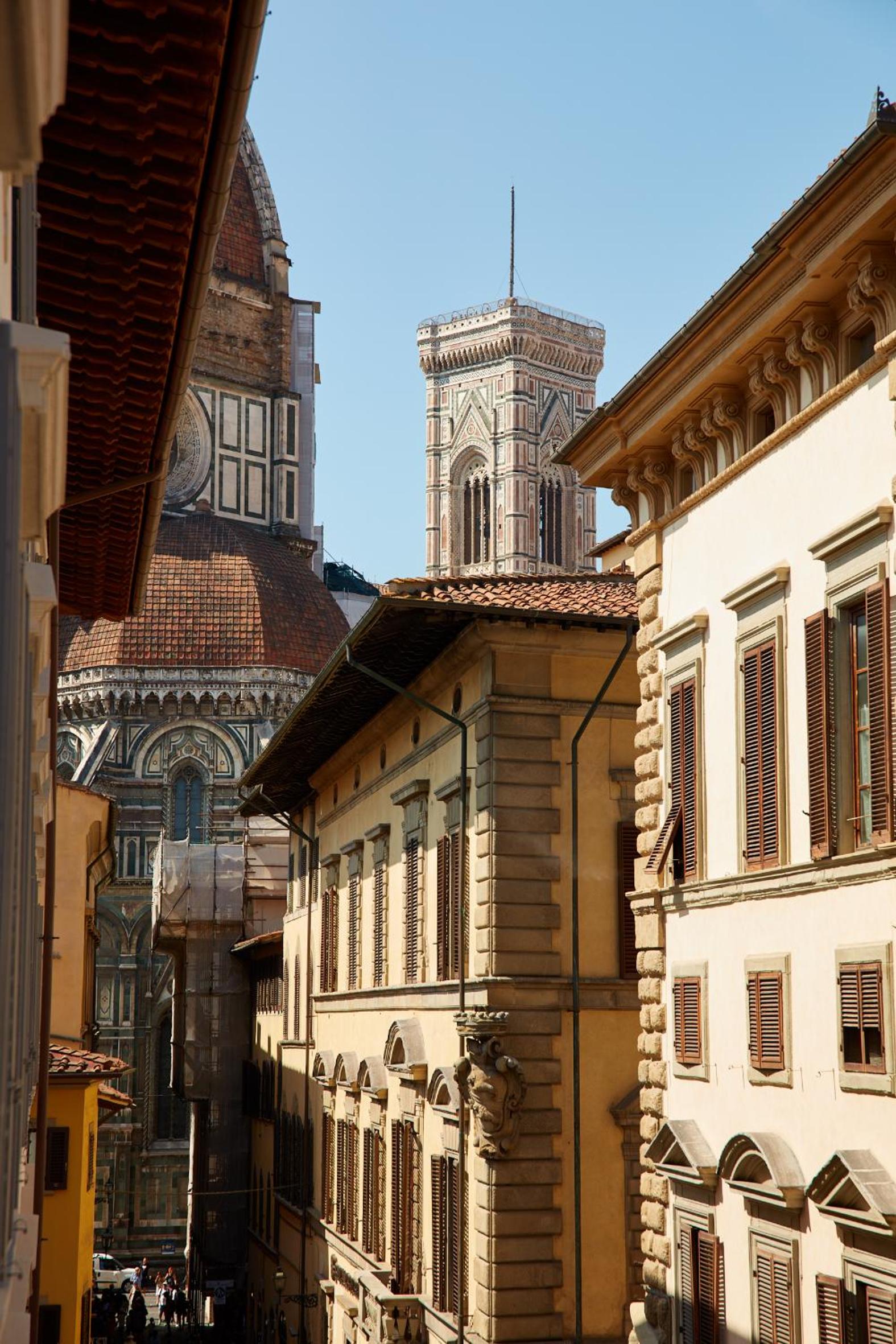 SERVI Elegant apartment with TERRACE