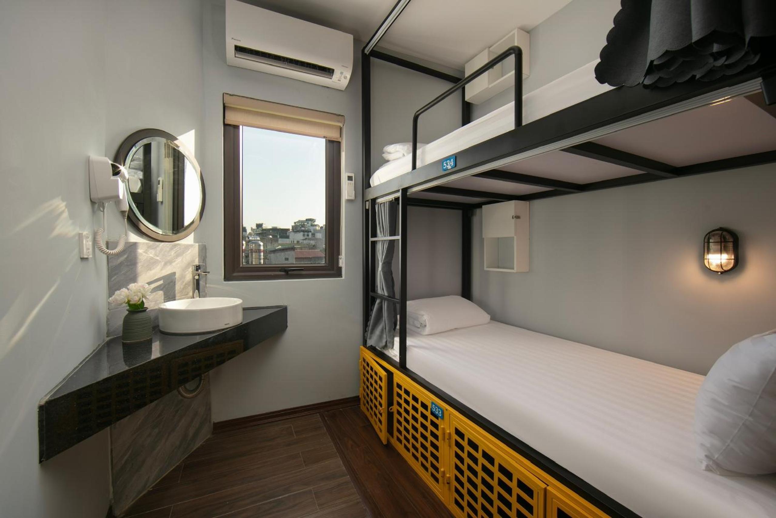 Lakeview Backpackers Hostel & Rooftop Bar
