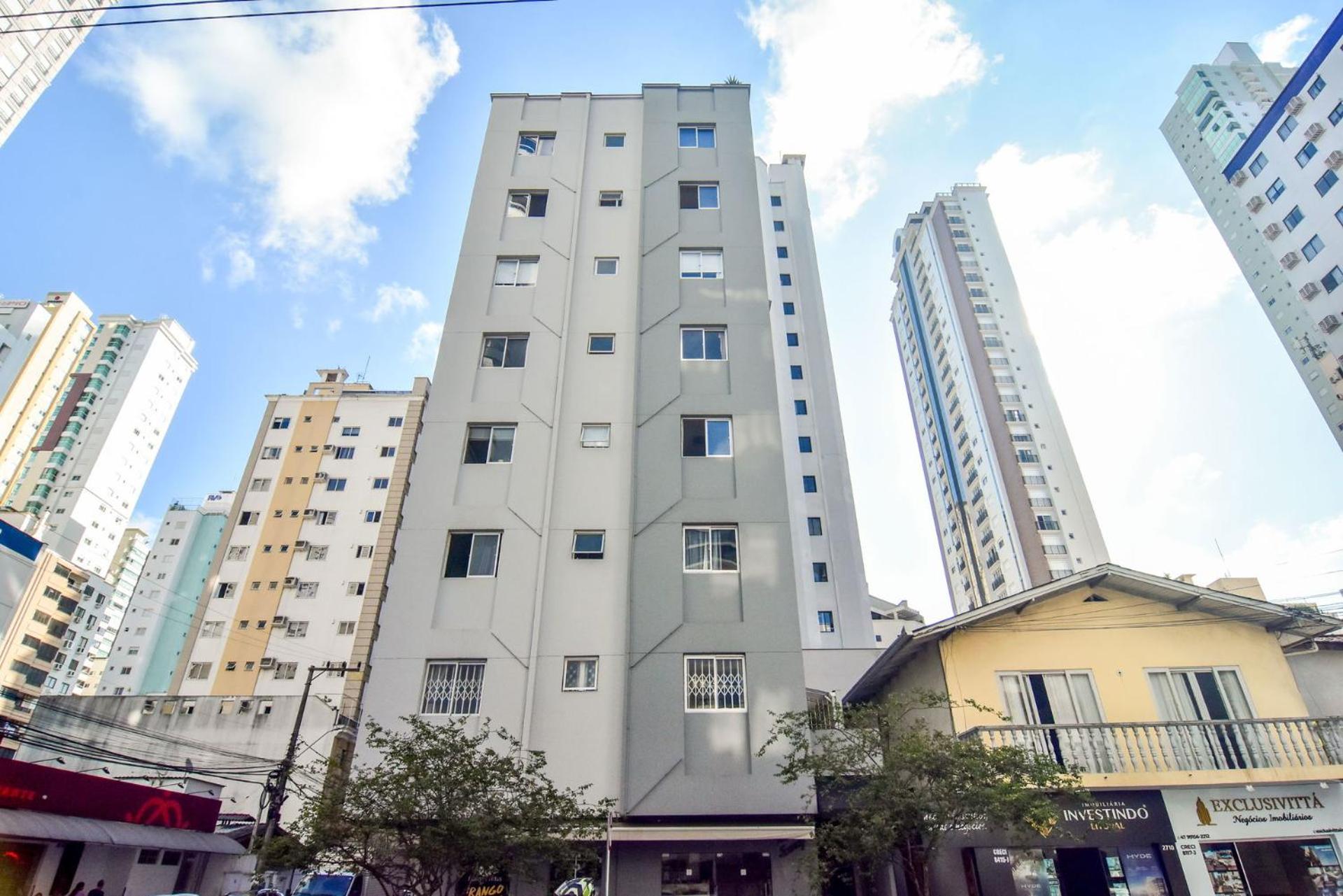 Conforto na Av. Brasil, 150 metros da Praia RS7551
