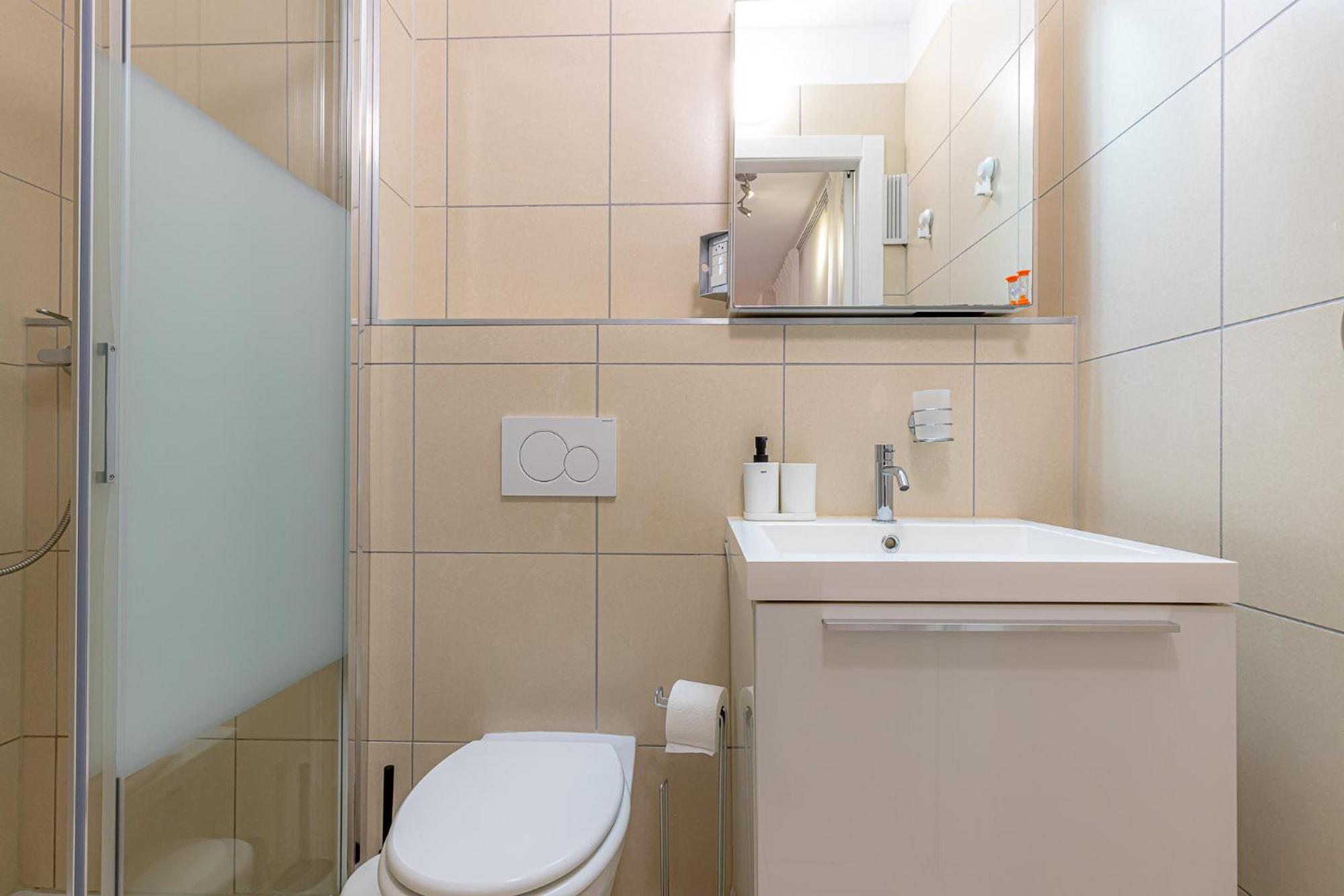 Lugano Station Apartment with FREE PARKING