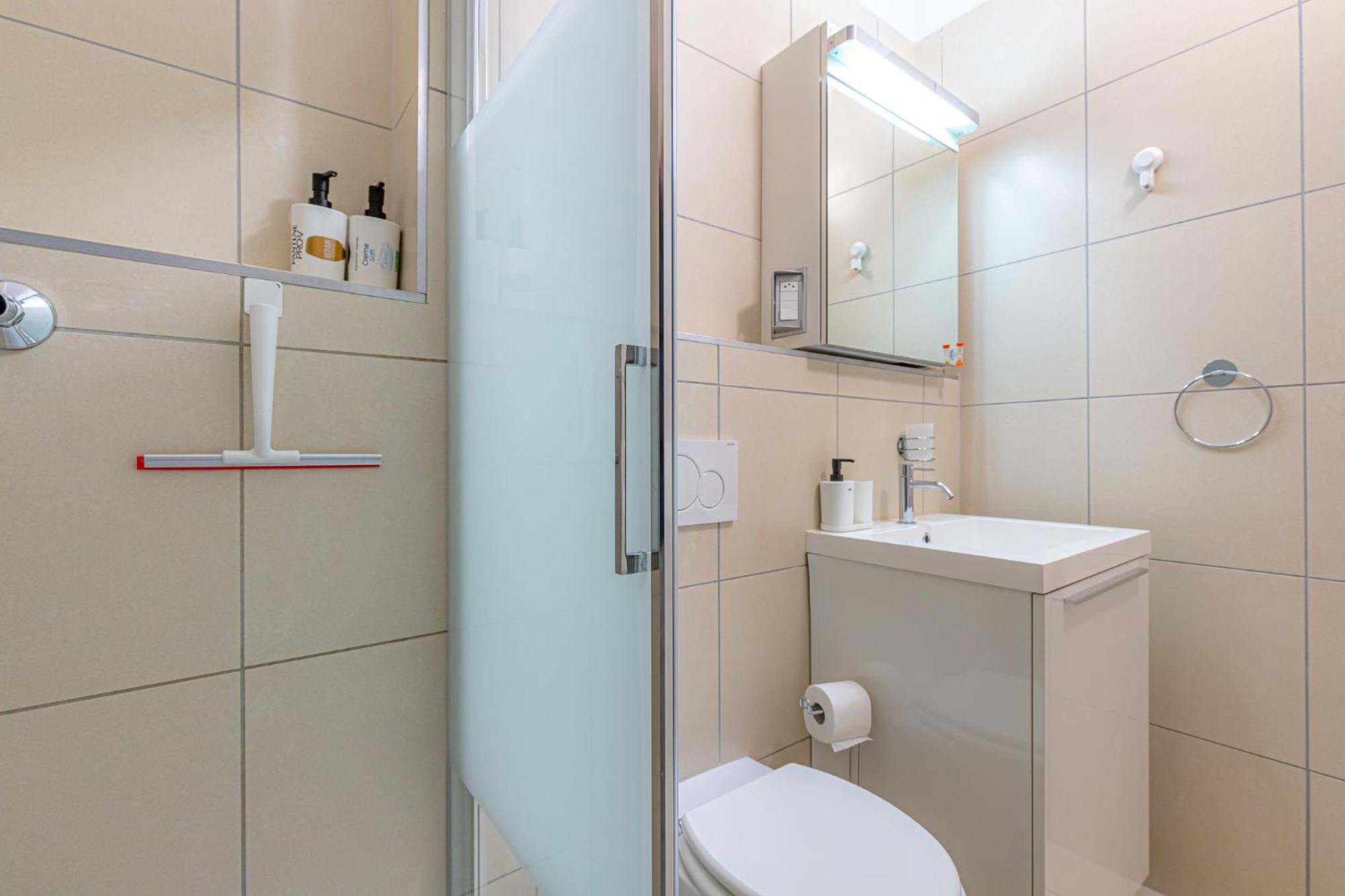 Lugano Station Apartment with FREE PARKING