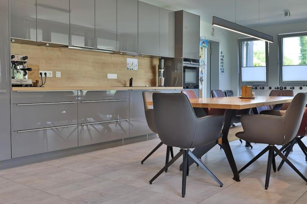 Modern flat direct to the lake, up to 8 persons