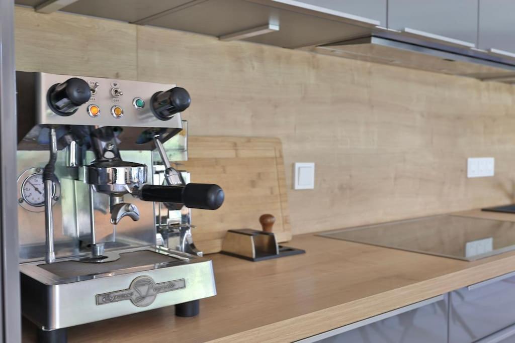 Modern flat direct to the lake, up to 8 persons