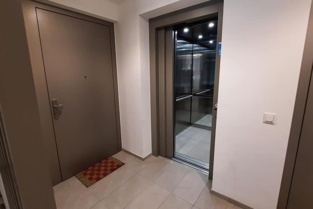 Modern flat direct to the lake, up to 8 persons