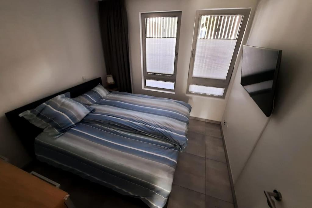 Modern flat direct to the lake, up to 8 persons