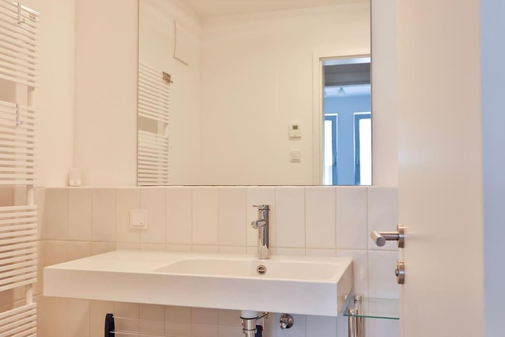 Modern flat direct to the lake, up to 8 persons