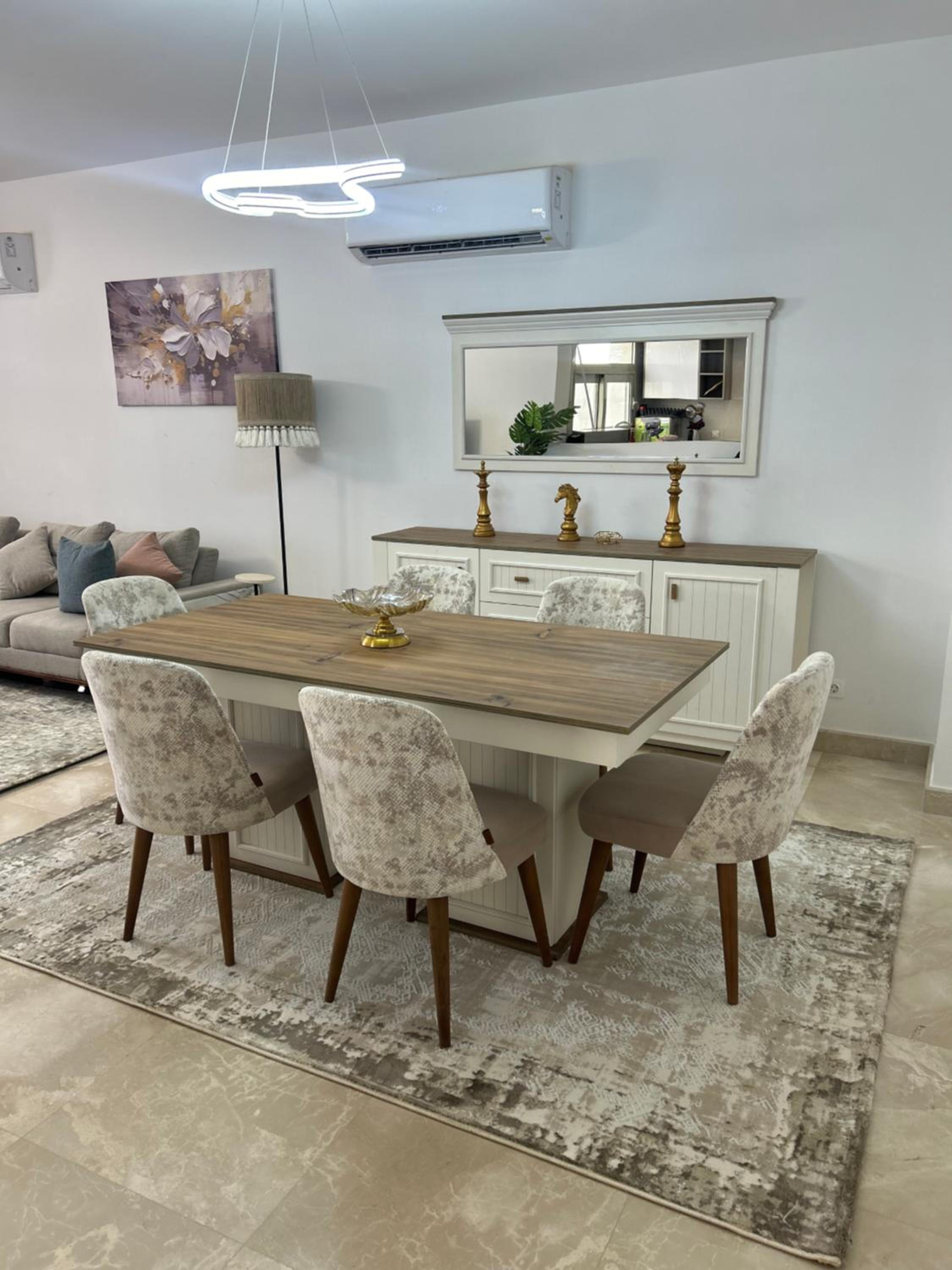 Up Town Luxury Apartment