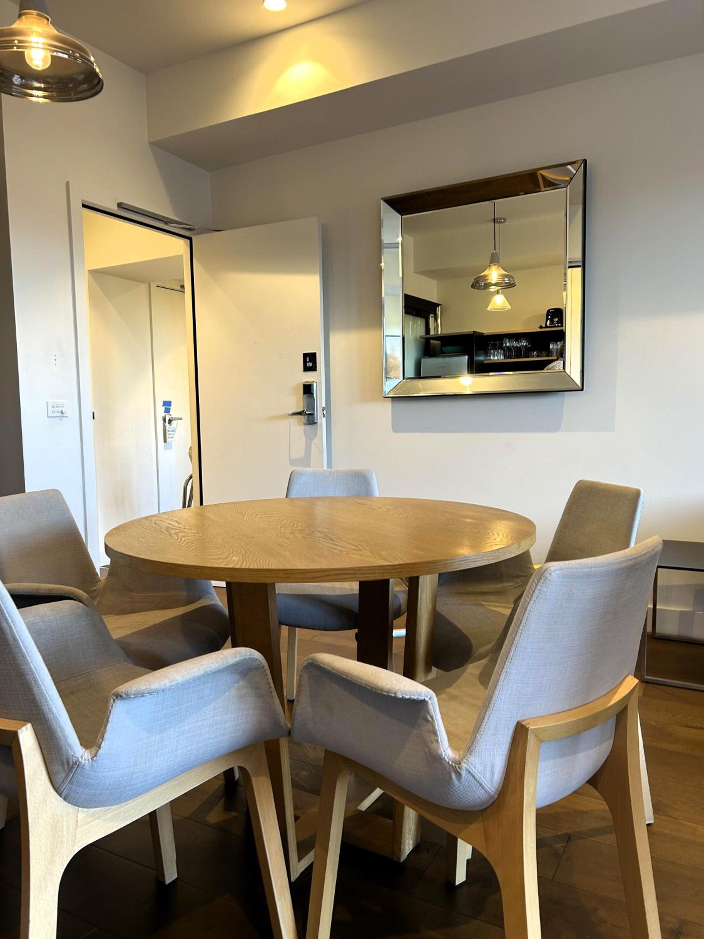THE DEVLIN APARTMENTS 1 Bedroom Apartment near GMHBA stadium in Geelong - LG03