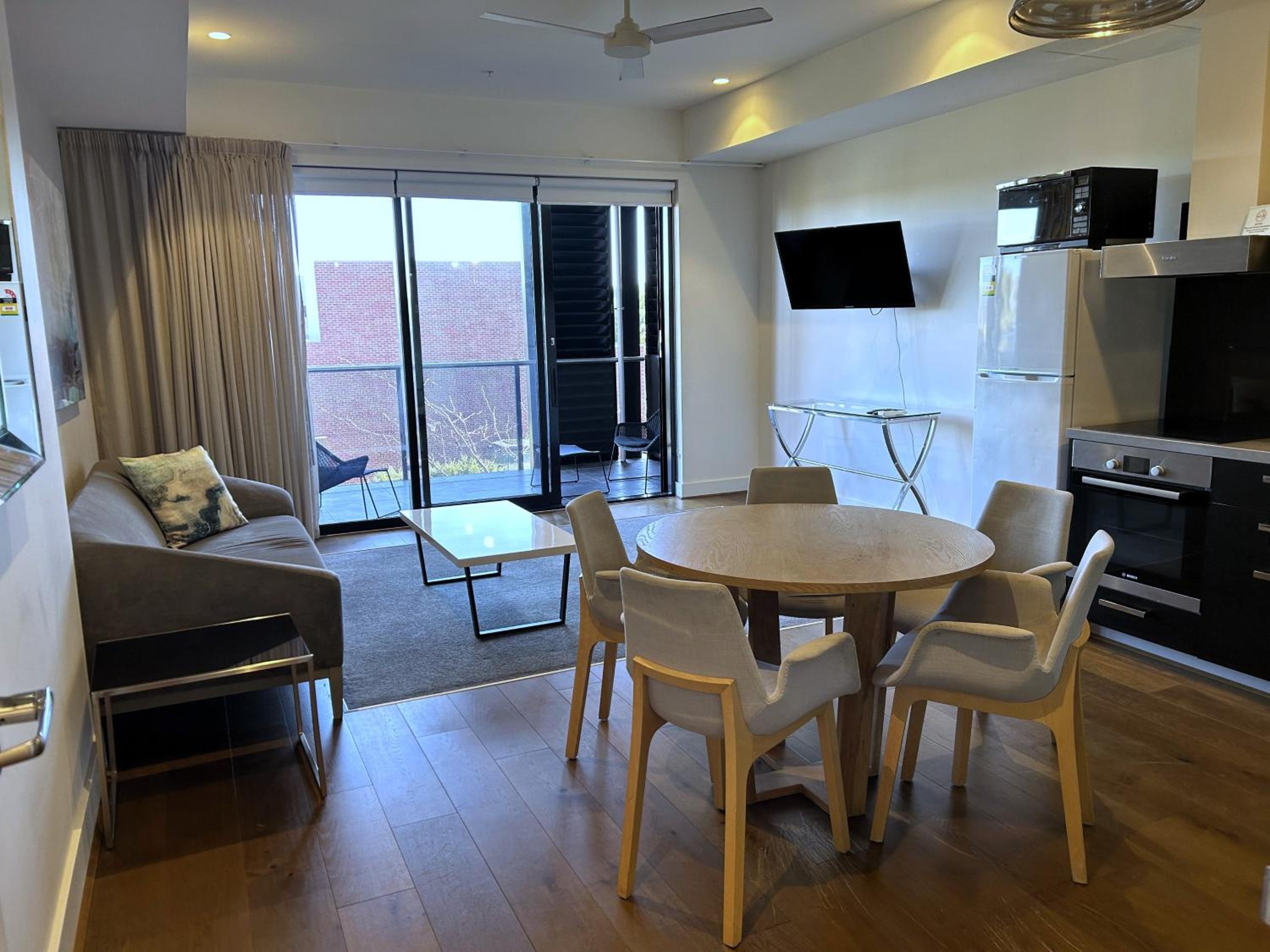 THE DEVLIN APARTMENTS 1 Bedroom Apartment near GMHBA stadium in Geelong - LG03